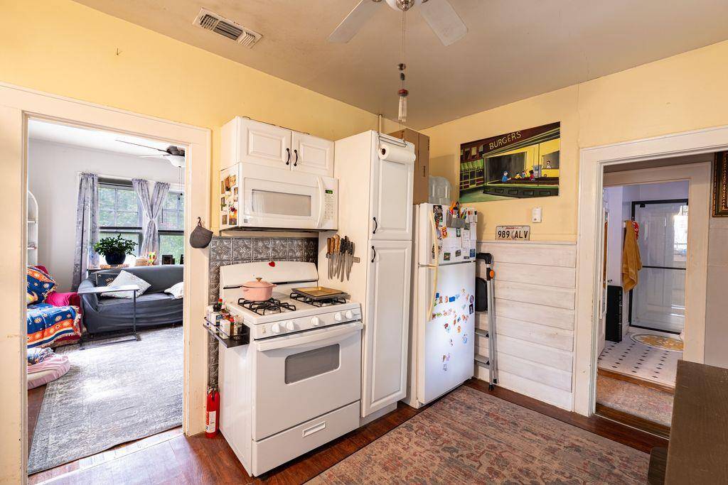 Taylor, TX 76574,1111 McLain ST