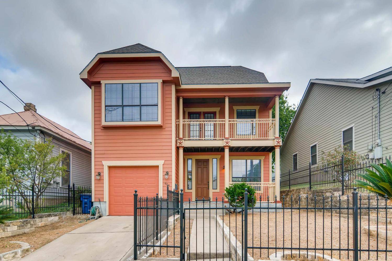 Austin, TX 78702,906 Juniper ST