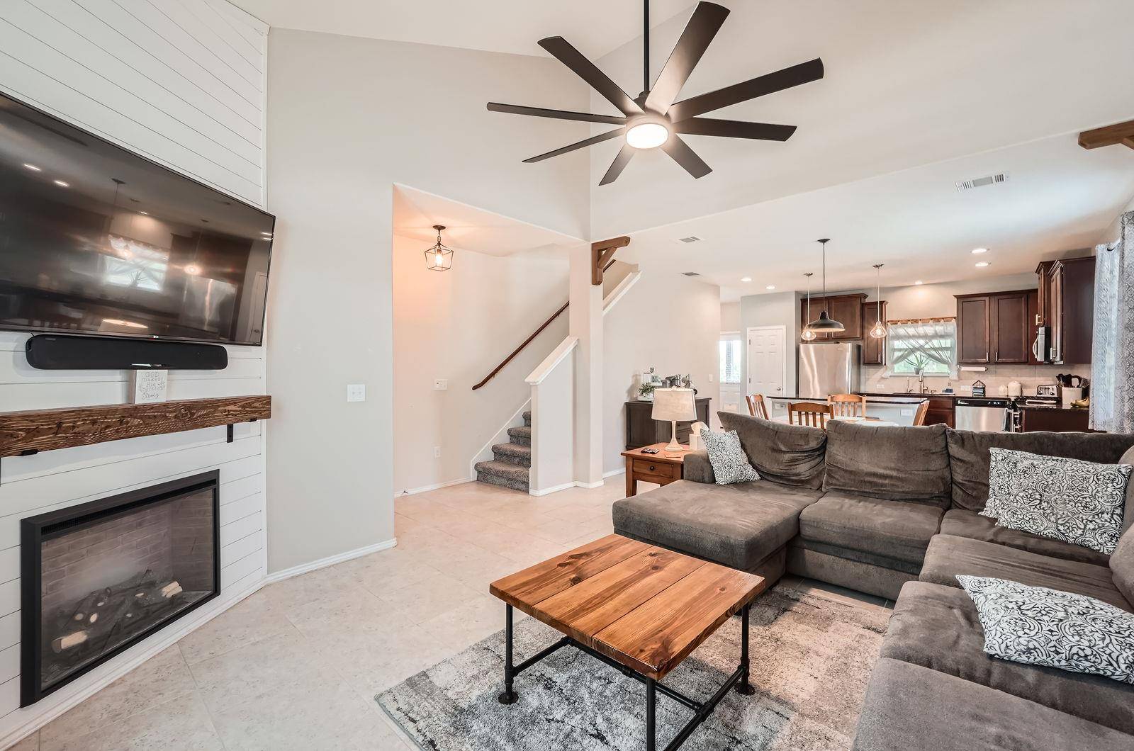 Buda, TX 78610,220 Pebble Creek LN