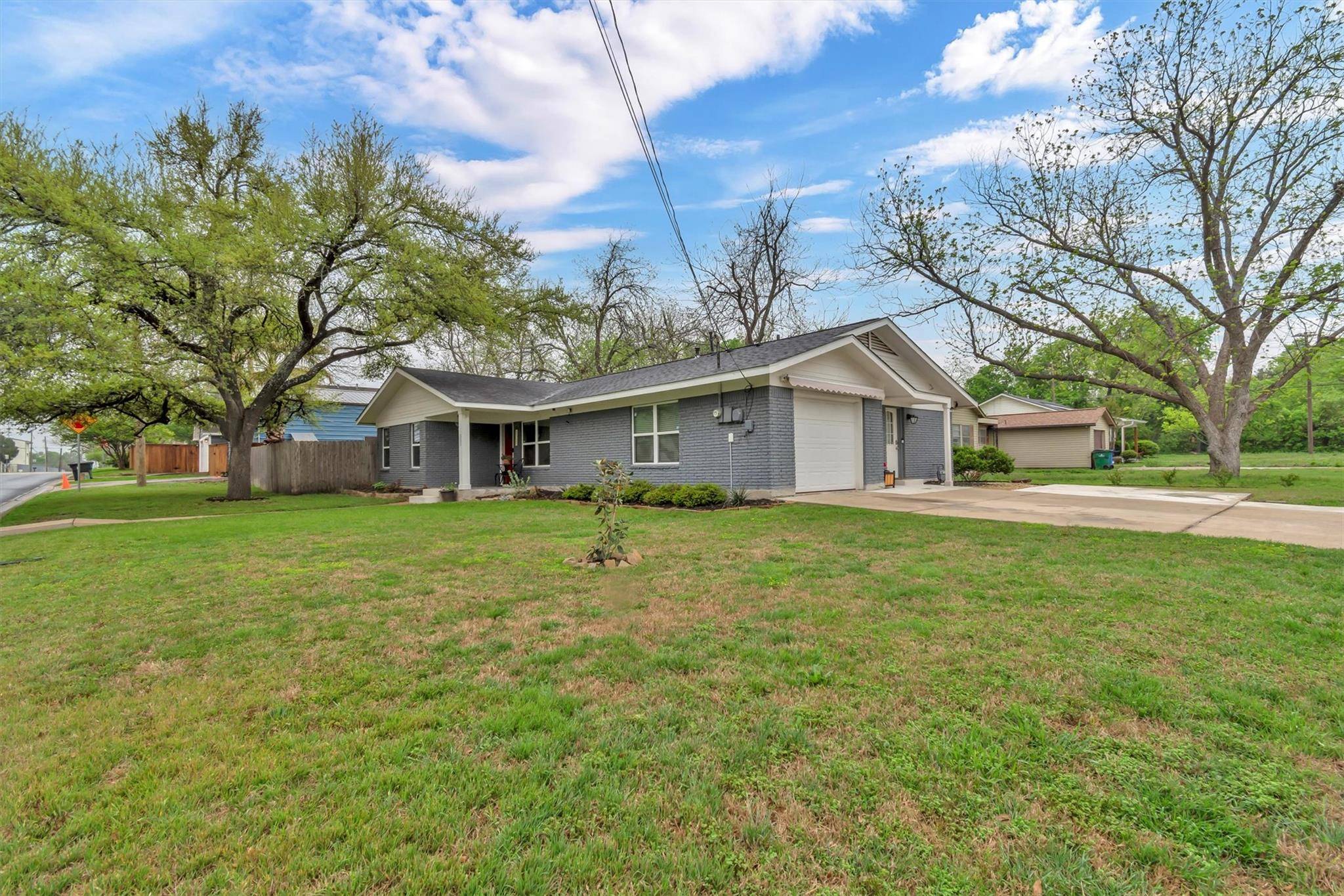 Taylor, TX 76574,1701 Davis ST