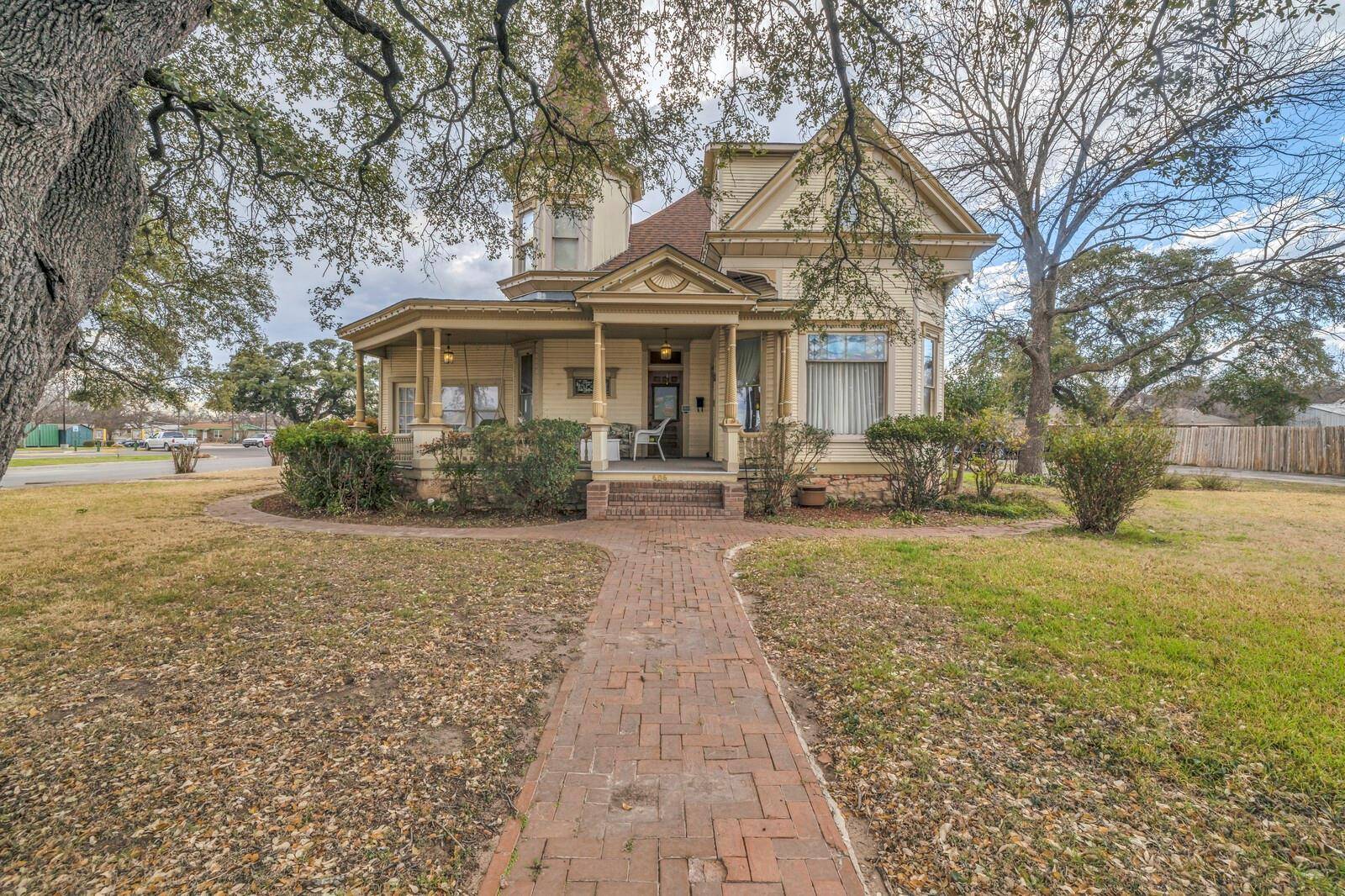 Lampasas, TX 76550,606 S Key Ave
