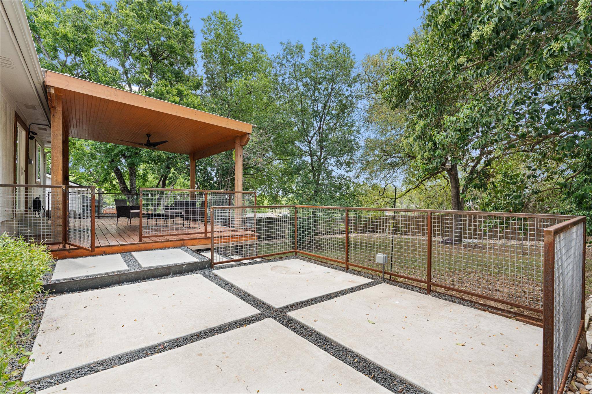 Austin, TX 78744,5454 Walnut Grove DR
