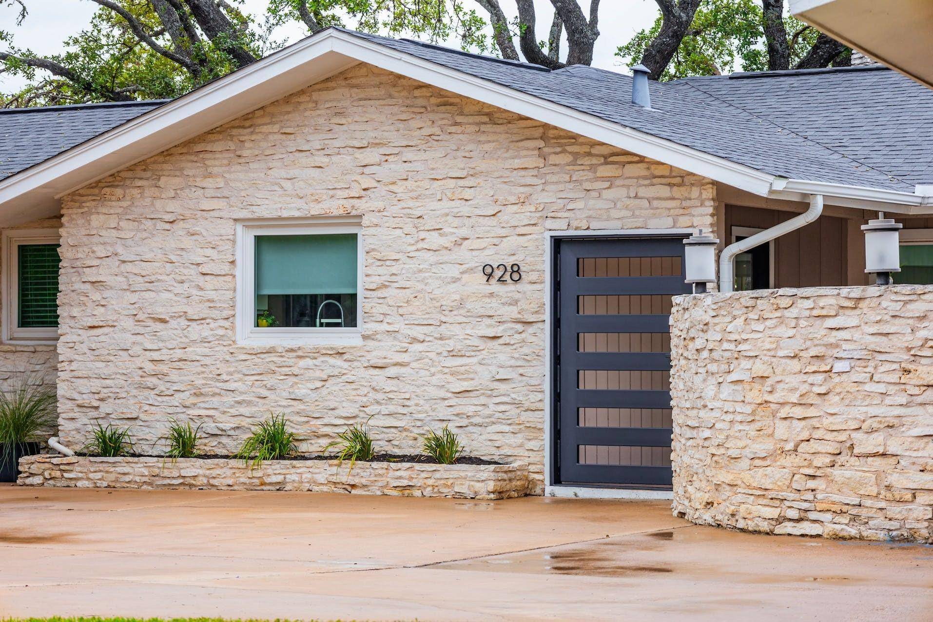 Lakeway, TX 78734,928 Porpoise ST