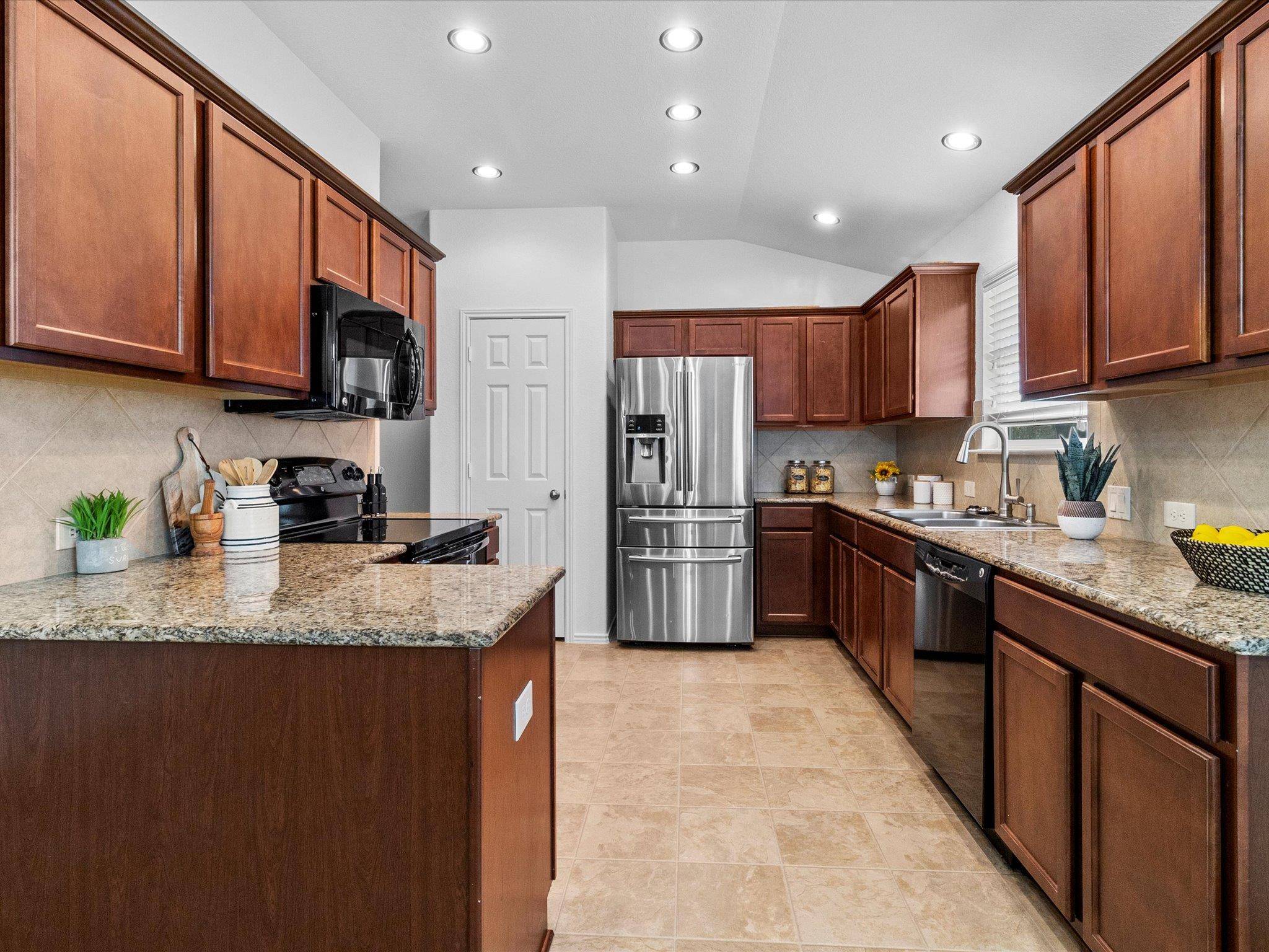 Hutto, TX 78634,310 Comal RUN