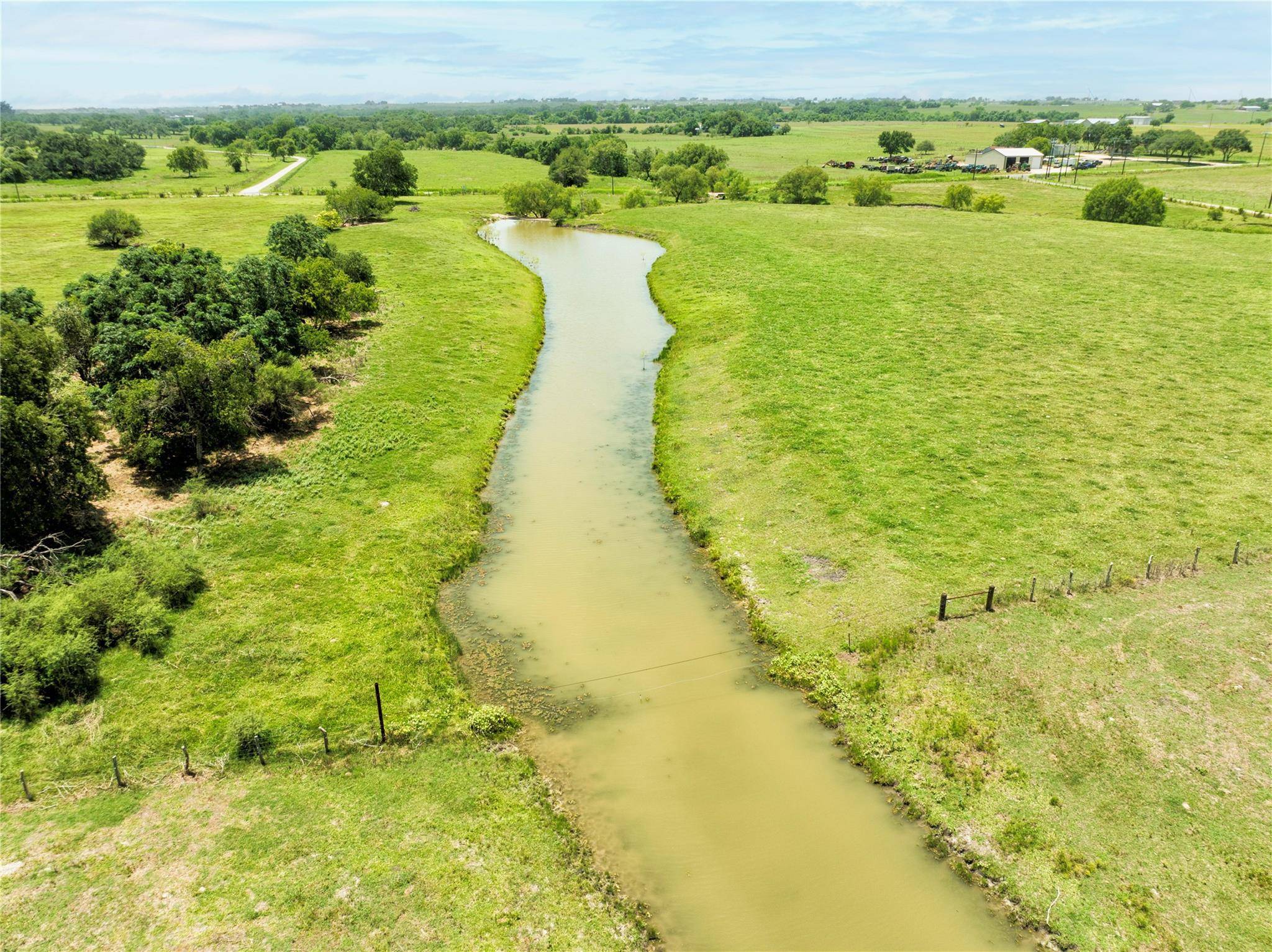 Shiner, TX 77984,1354 CR 281