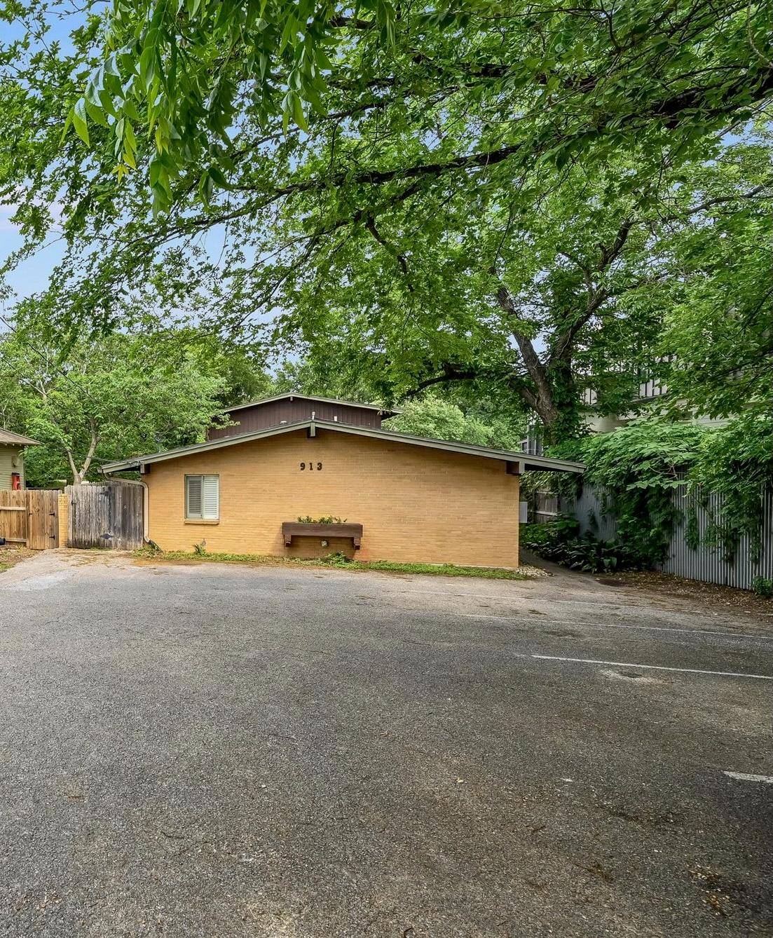 Austin, TX 78703,913 W Lynn ST