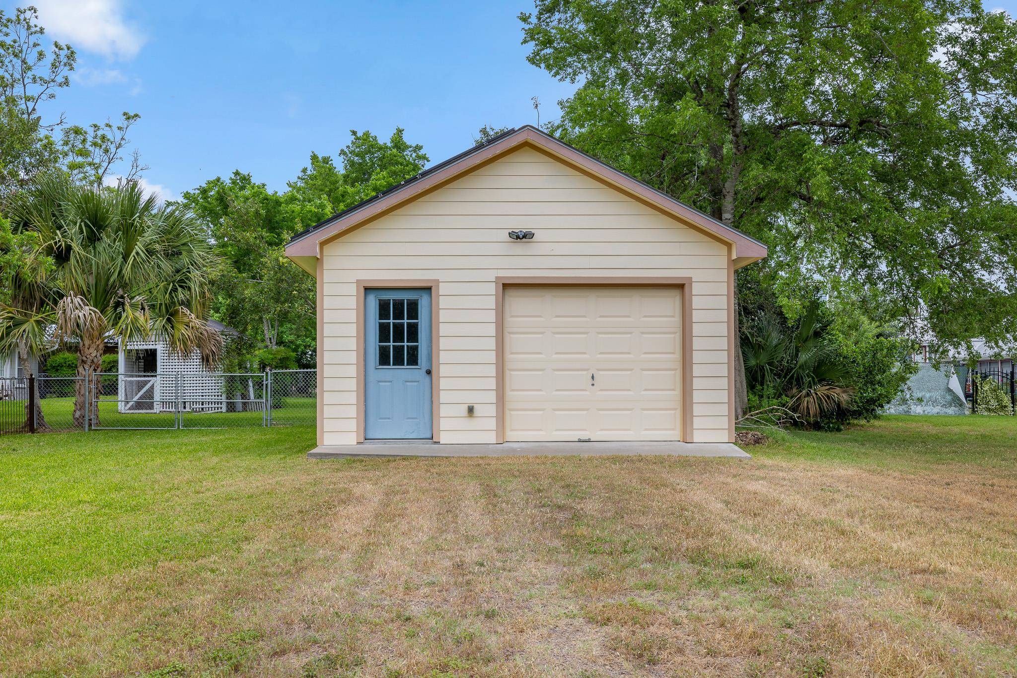 La Grange, TX 78945,209 E Fannin ST