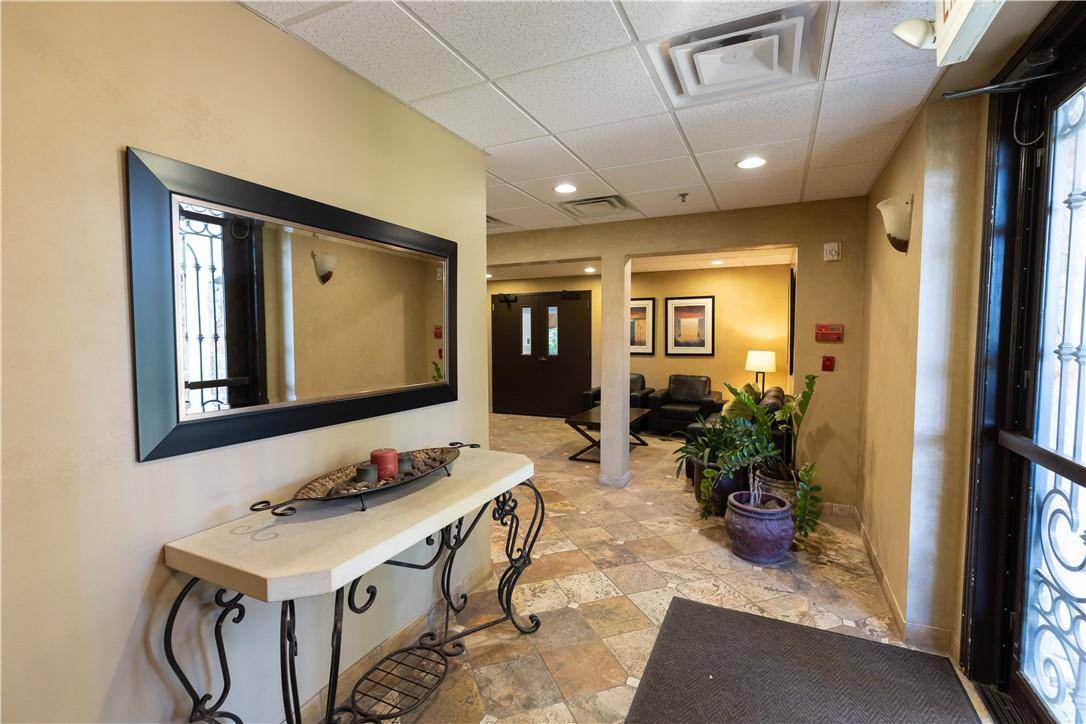 Austin, TX 78746,7000 Bee Caves RD