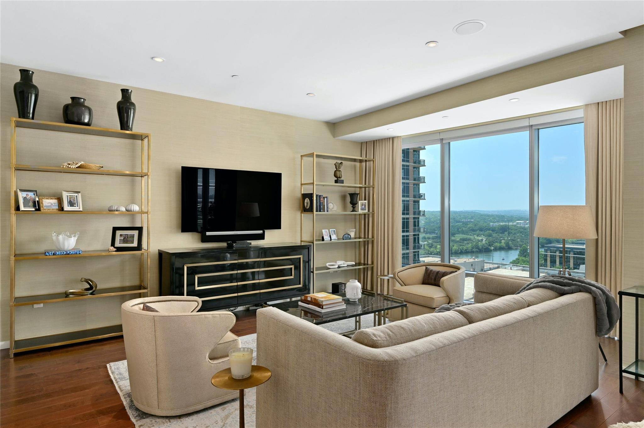 Austin, TX 78701,200 Congress Ave #15A