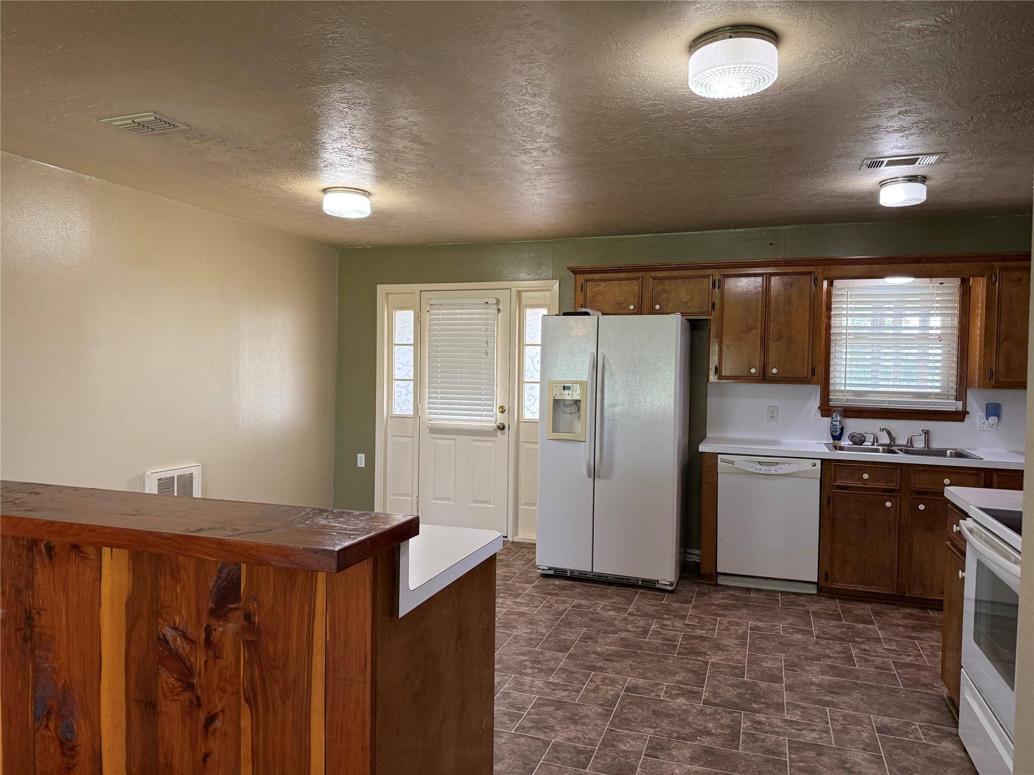 La Grange, TX 78945,429 Camelback RD