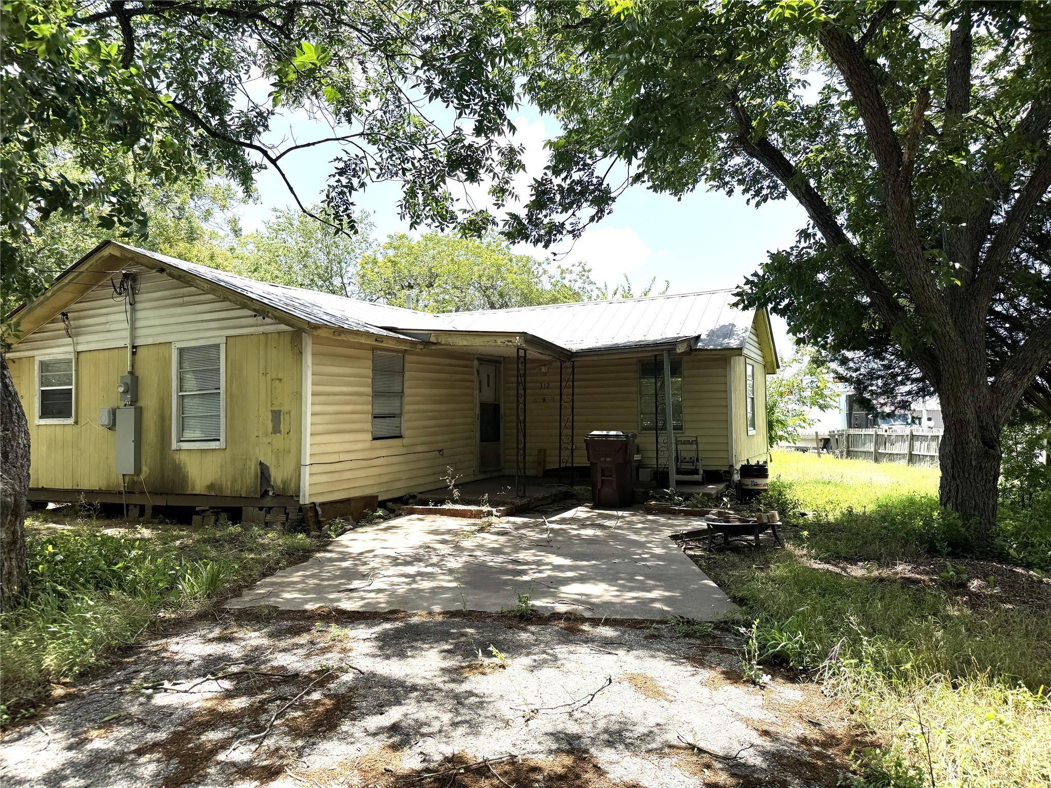 Lockhart, TX 78644,312 Laredo ST