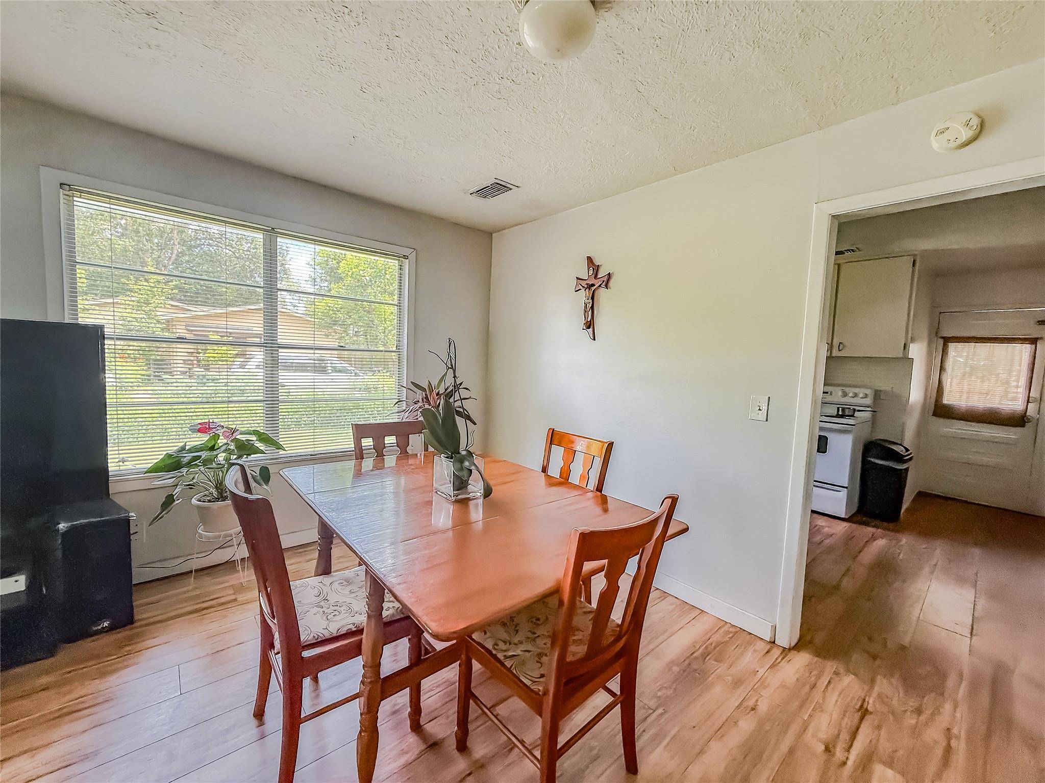 Lexington, TX 78947,424 Burns ST