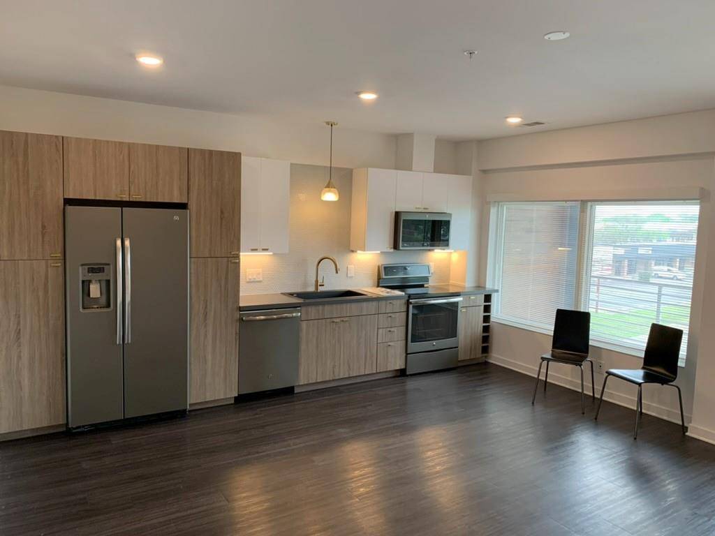 Austin, TX 78745,4361 S Congress Ave #304