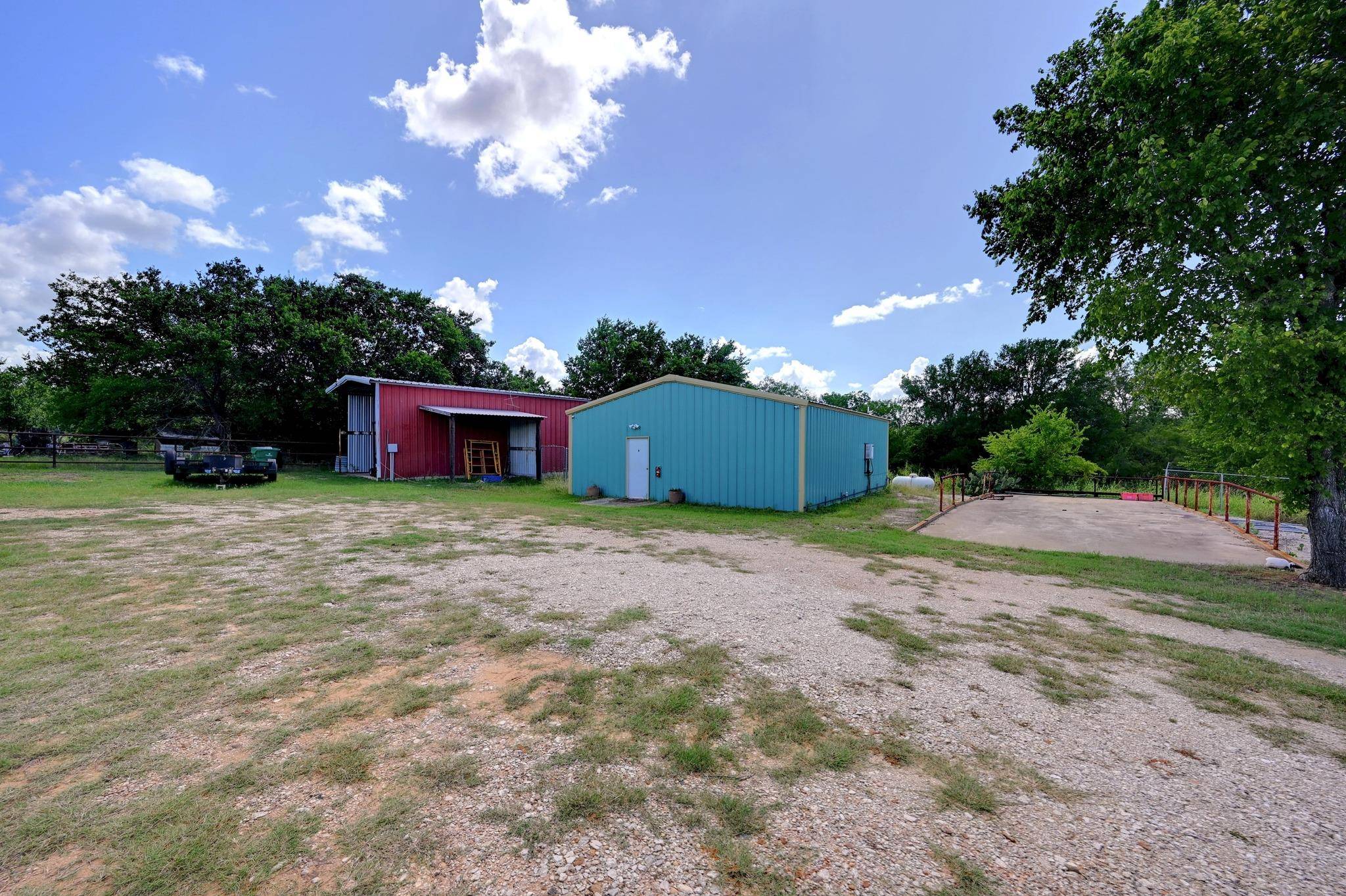 Luling, TX 78648,1940 S Magnolia Ave