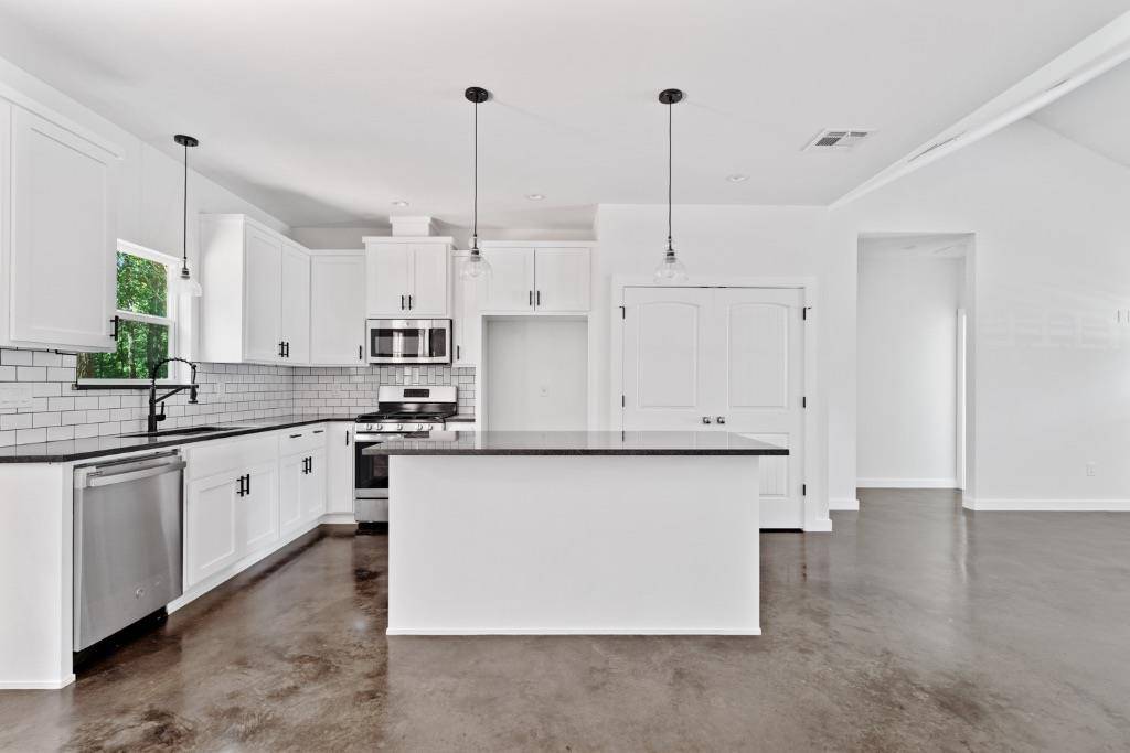 Bastrop, TX 78602,319 Lamaloa LN