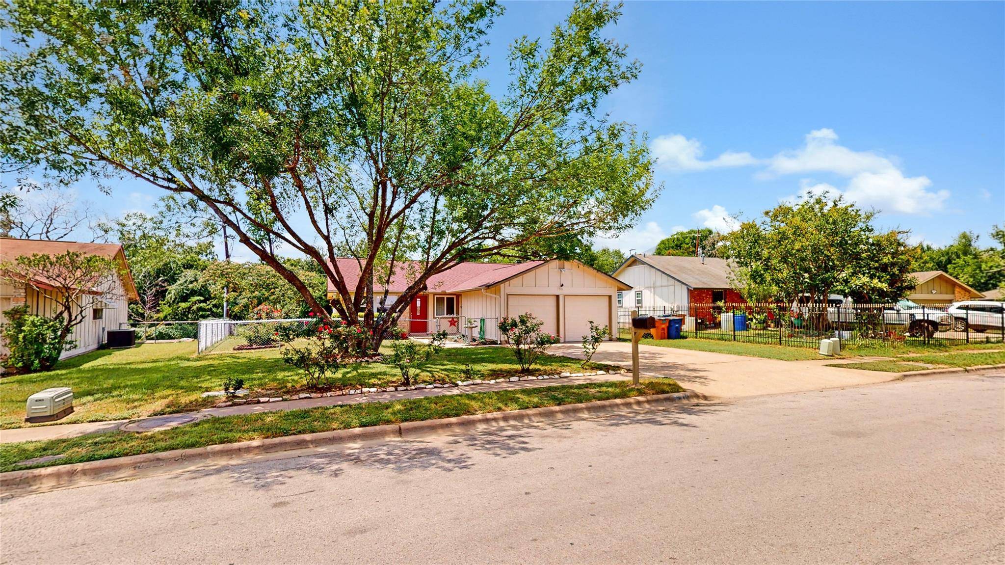 Austin, TX 78744,5906 Wagon BND