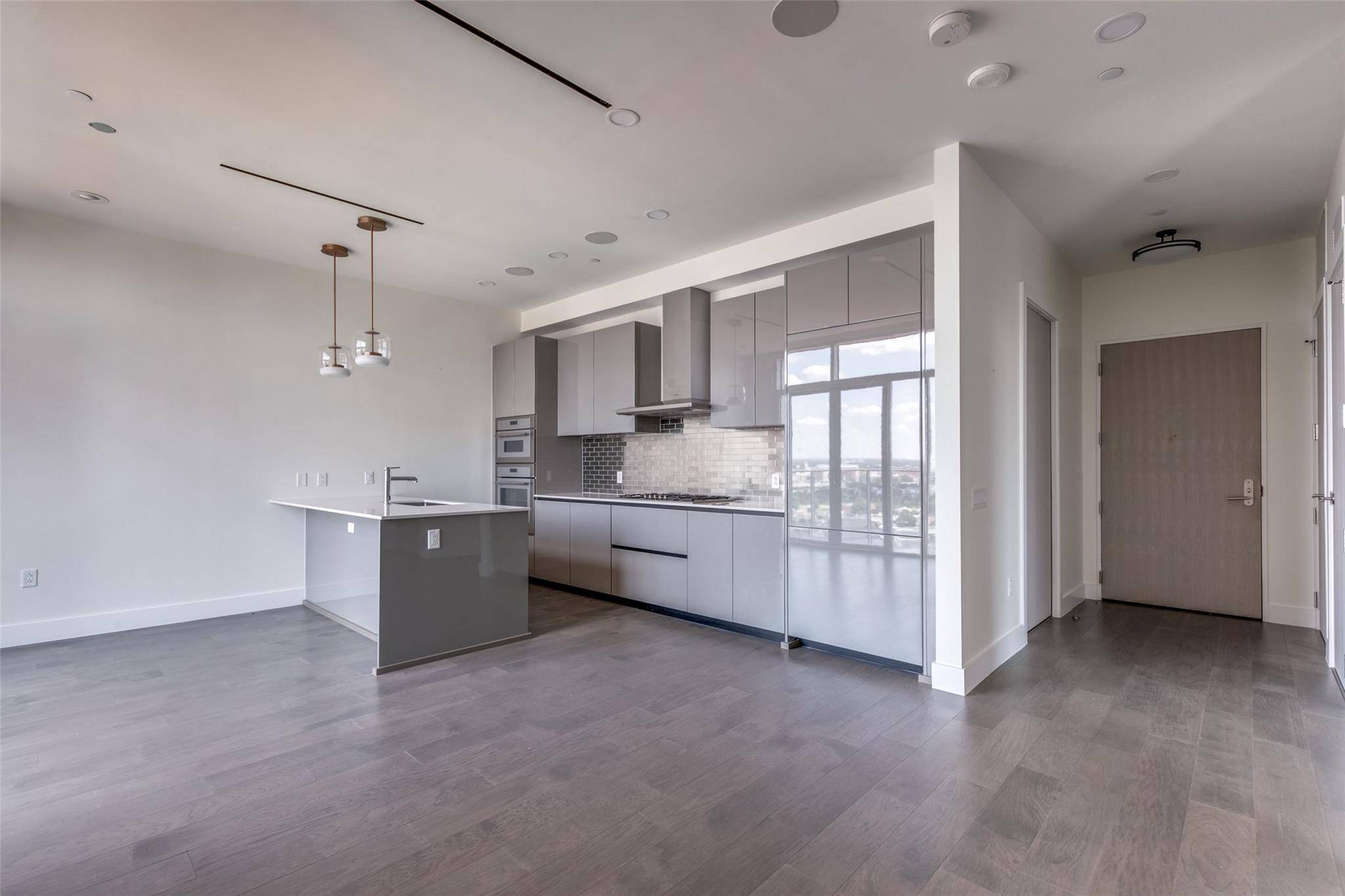 San Antonio, TX 78205,123 Lexington Ave #1408