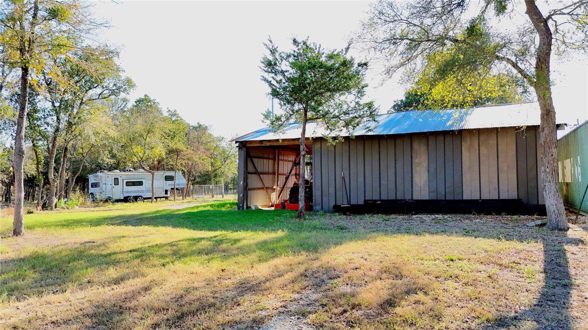 Dale, TX 78616,445 Saint johns RD