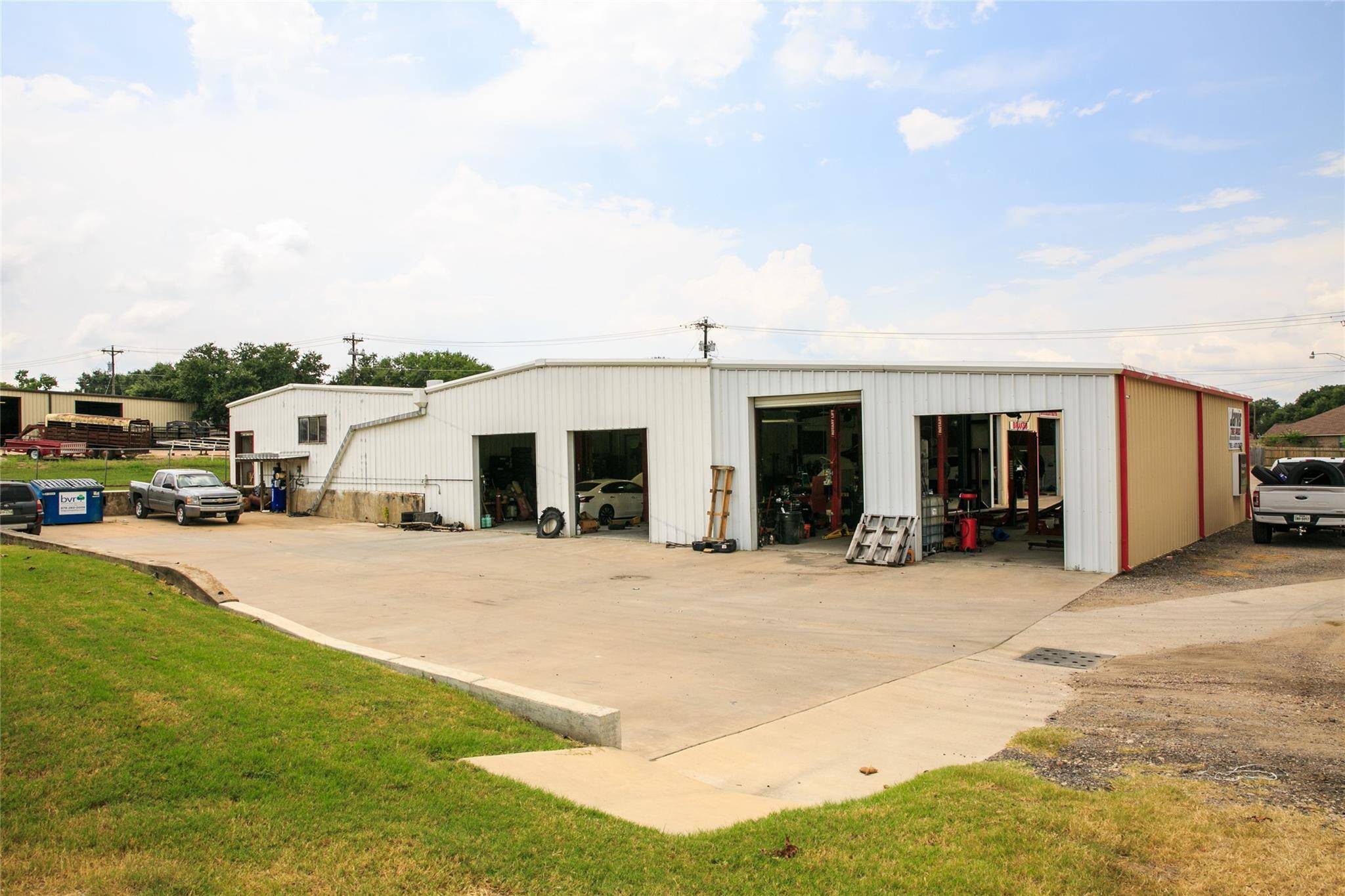 Brenham, TX 77833,605 S Blue Bell RD
