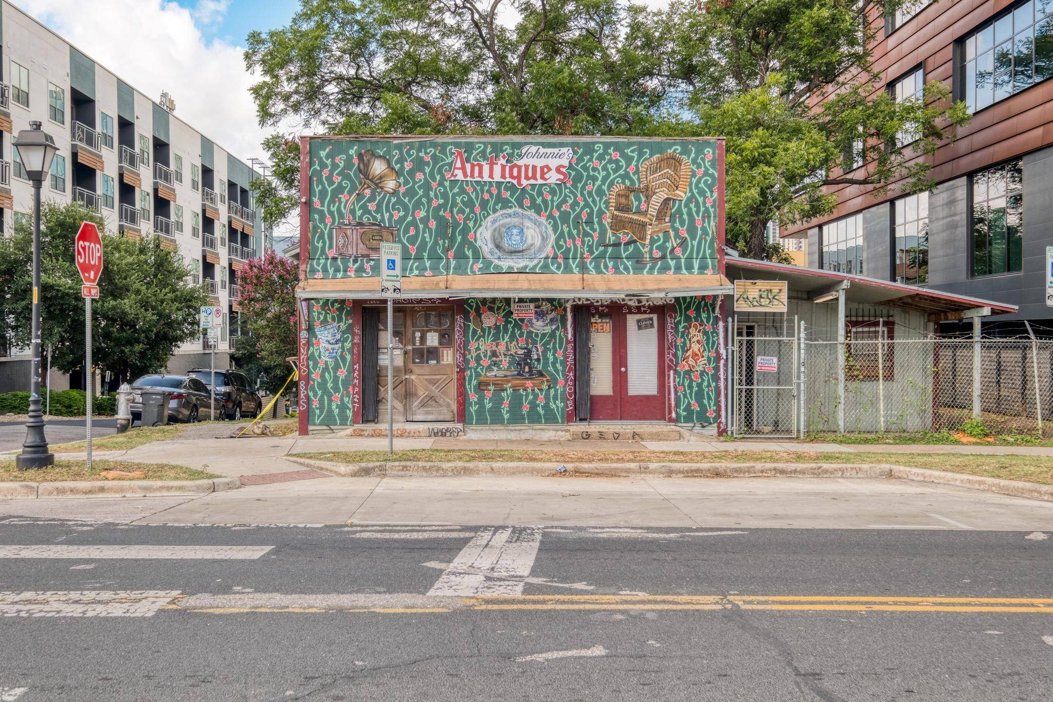 Austin, TX 78702,911 E 6th ST