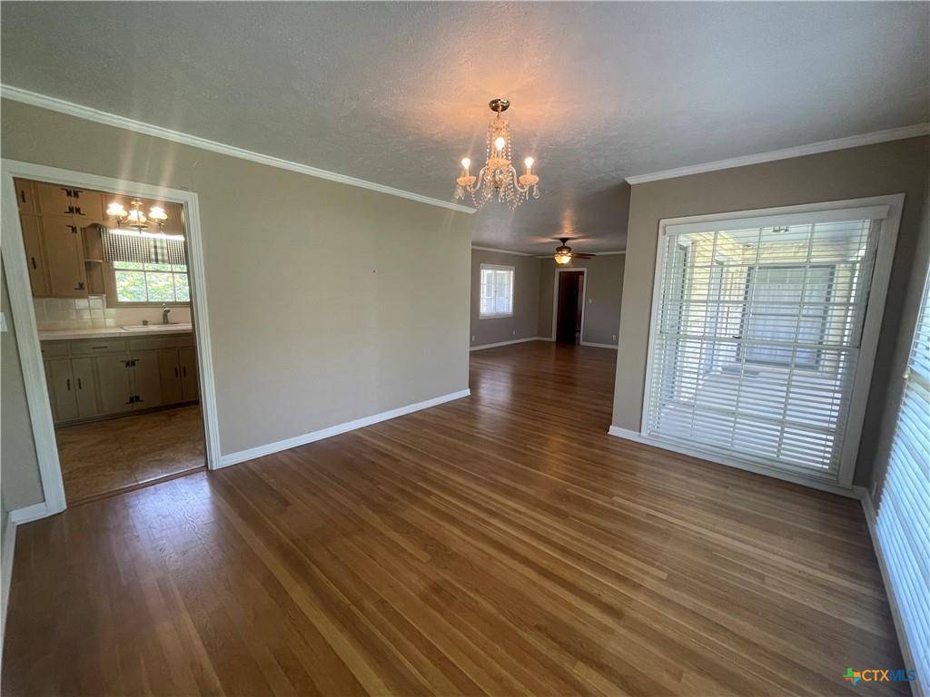 Lampasas, TX 76550,601 S Arnold ST S