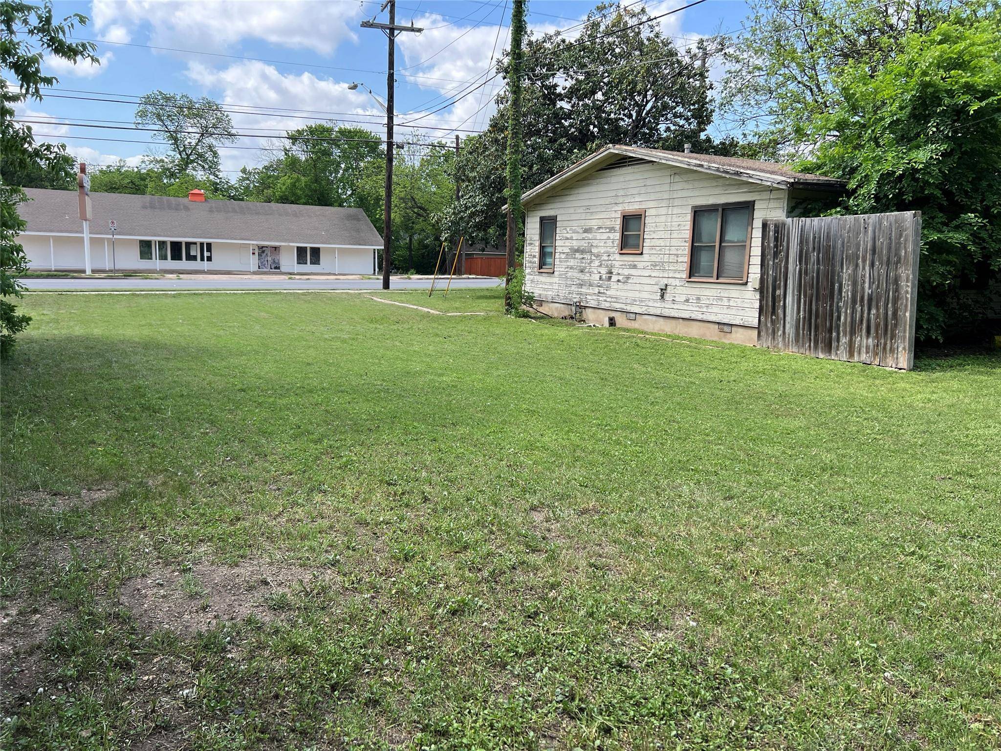 Austin, TX 78702,2406 MLK BLVD