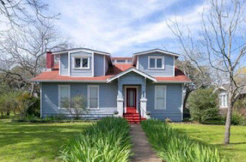 Lockhart, TX 78644,423 S Main ST