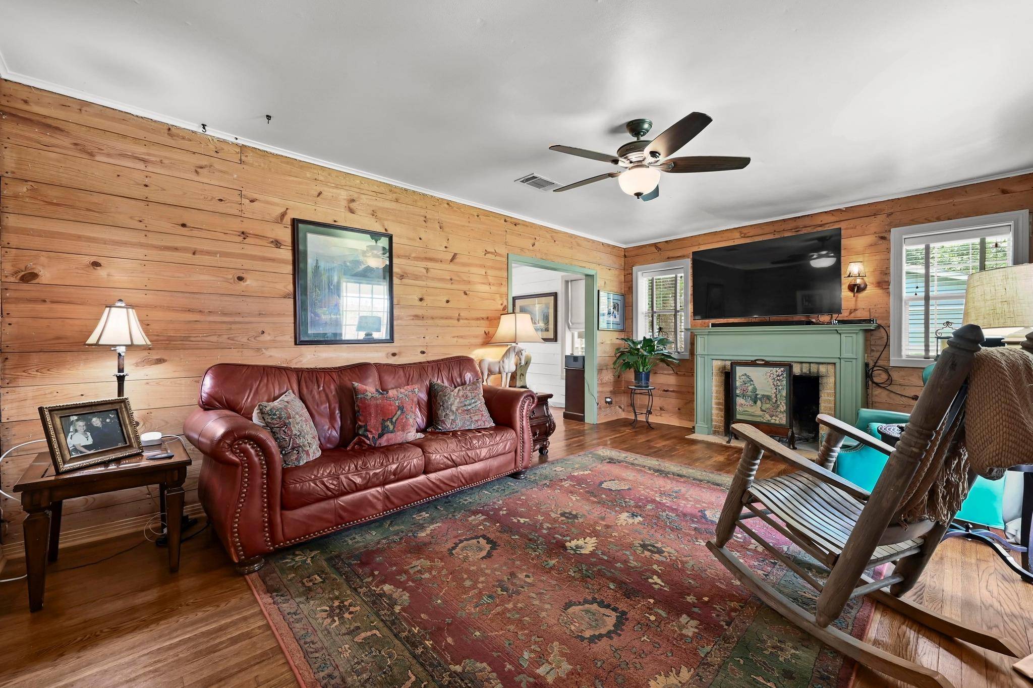 Smithville, TX 78957,801 Bishop ST