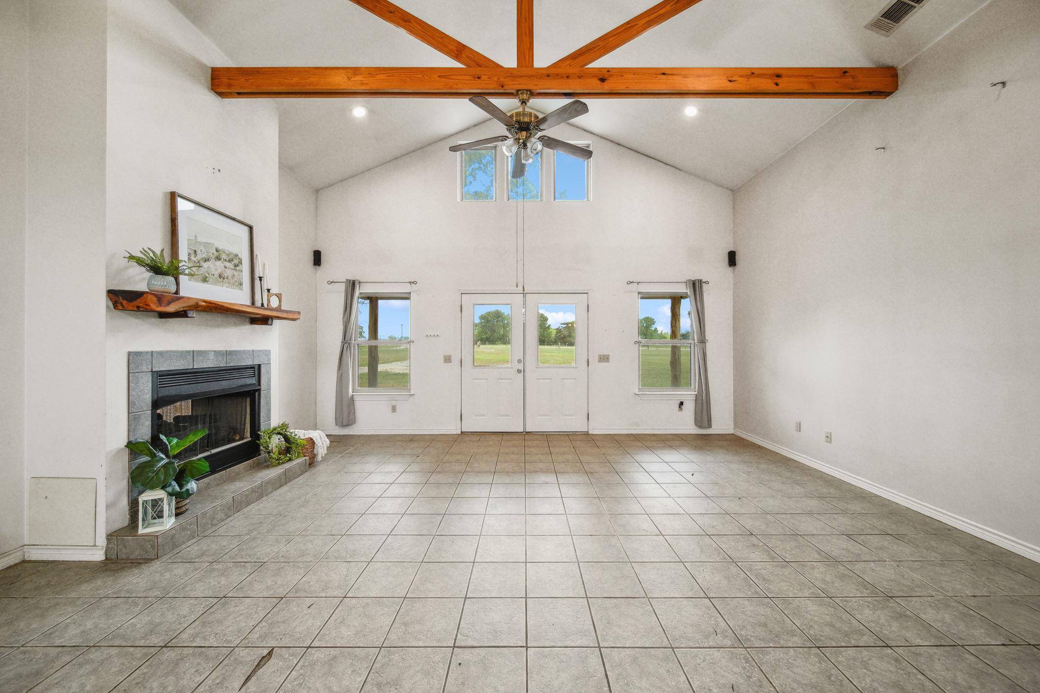 Giddings, TX 78942,1022 County Road 111
