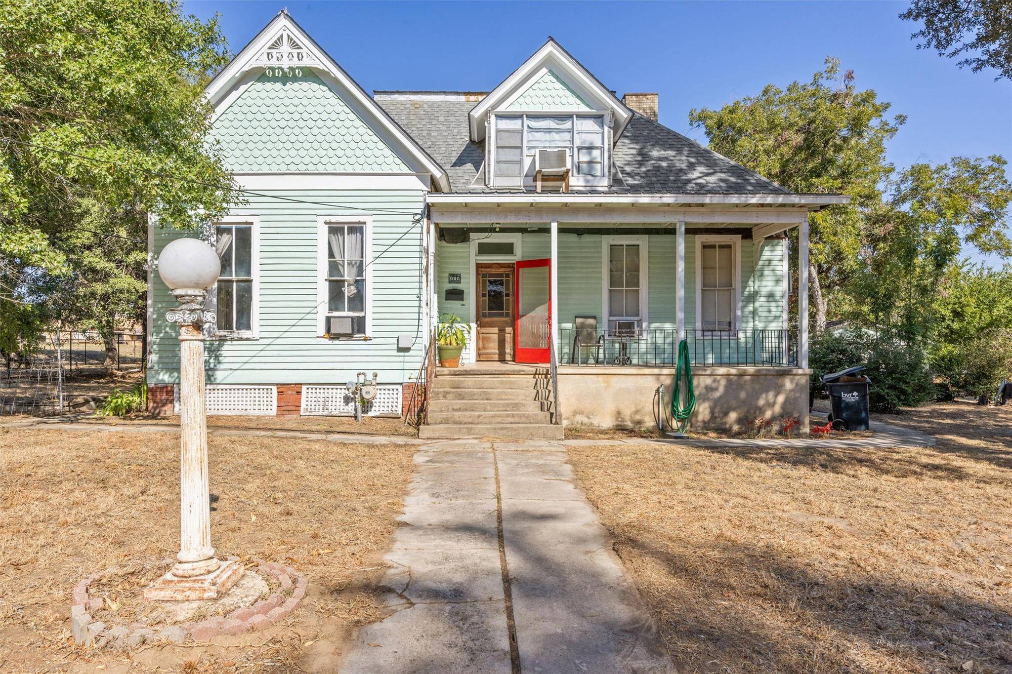 Rockdale, TX 76567,606 W Bell Ave