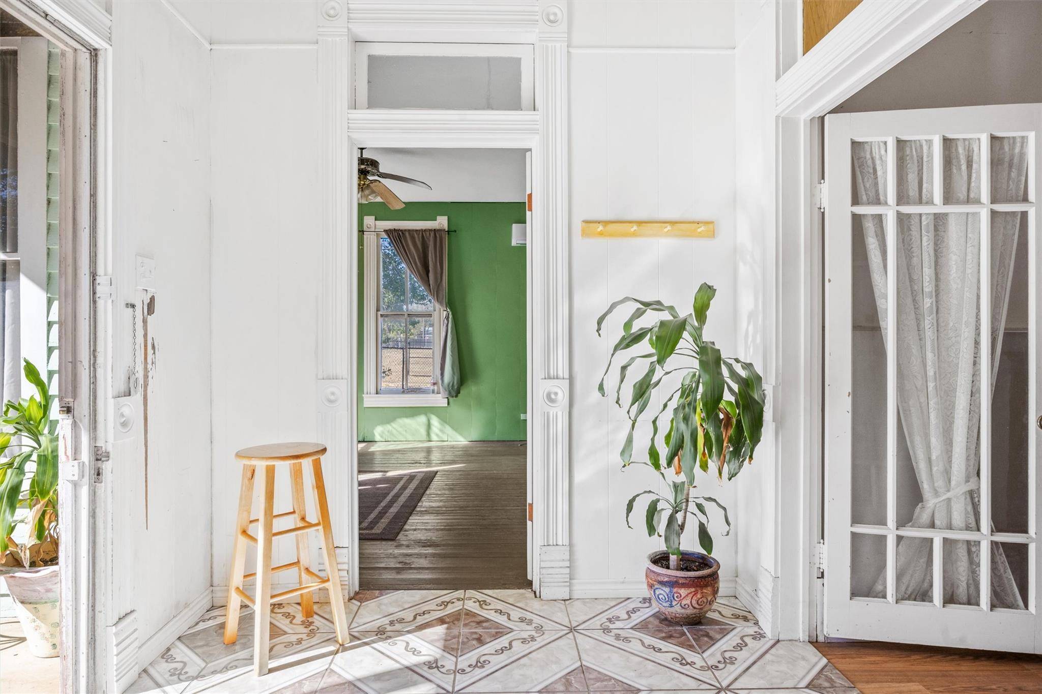 Rockdale, TX 76567,606 W Bell Ave