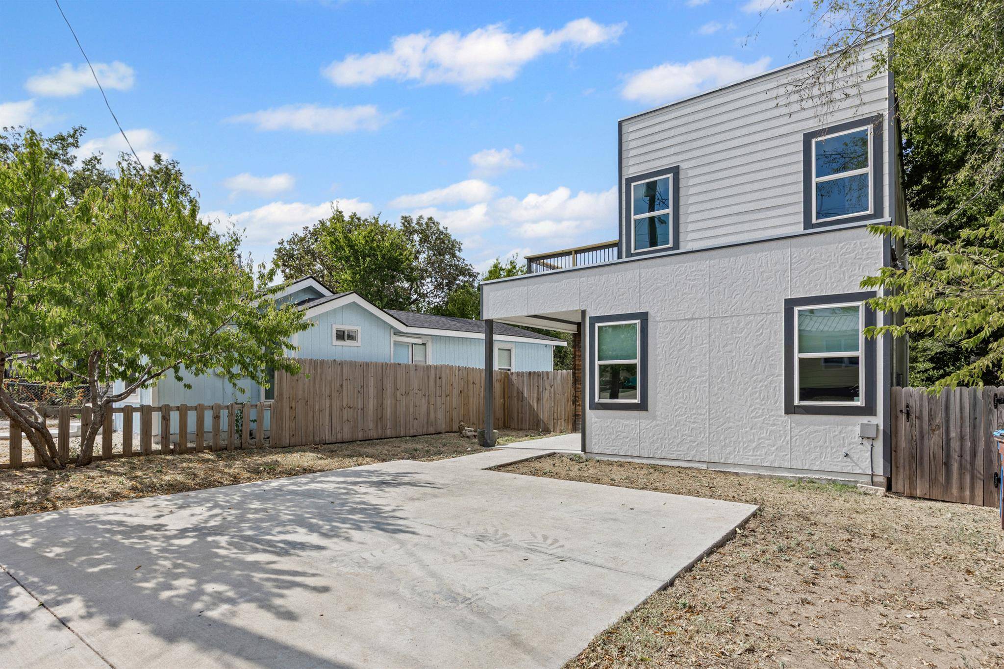 Lockhart, TX 78644,813 Chihuahua ST