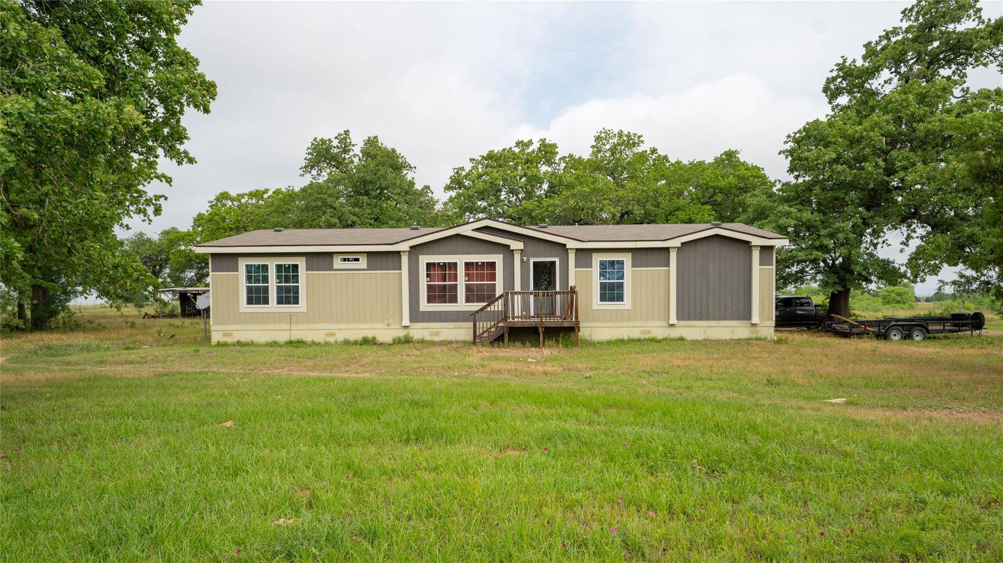 Rockdale, TX 76567,204 Country LN