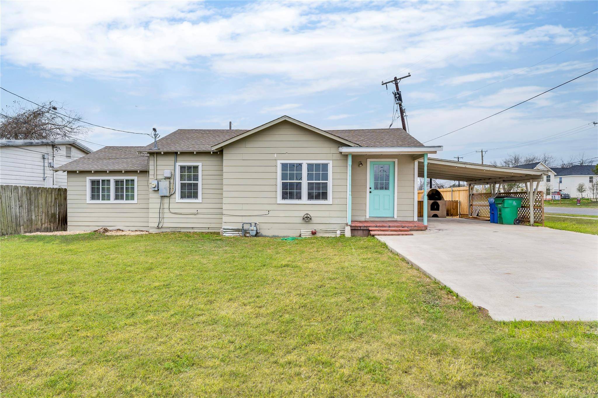 Taylor, TX 76574,117 Travis ST