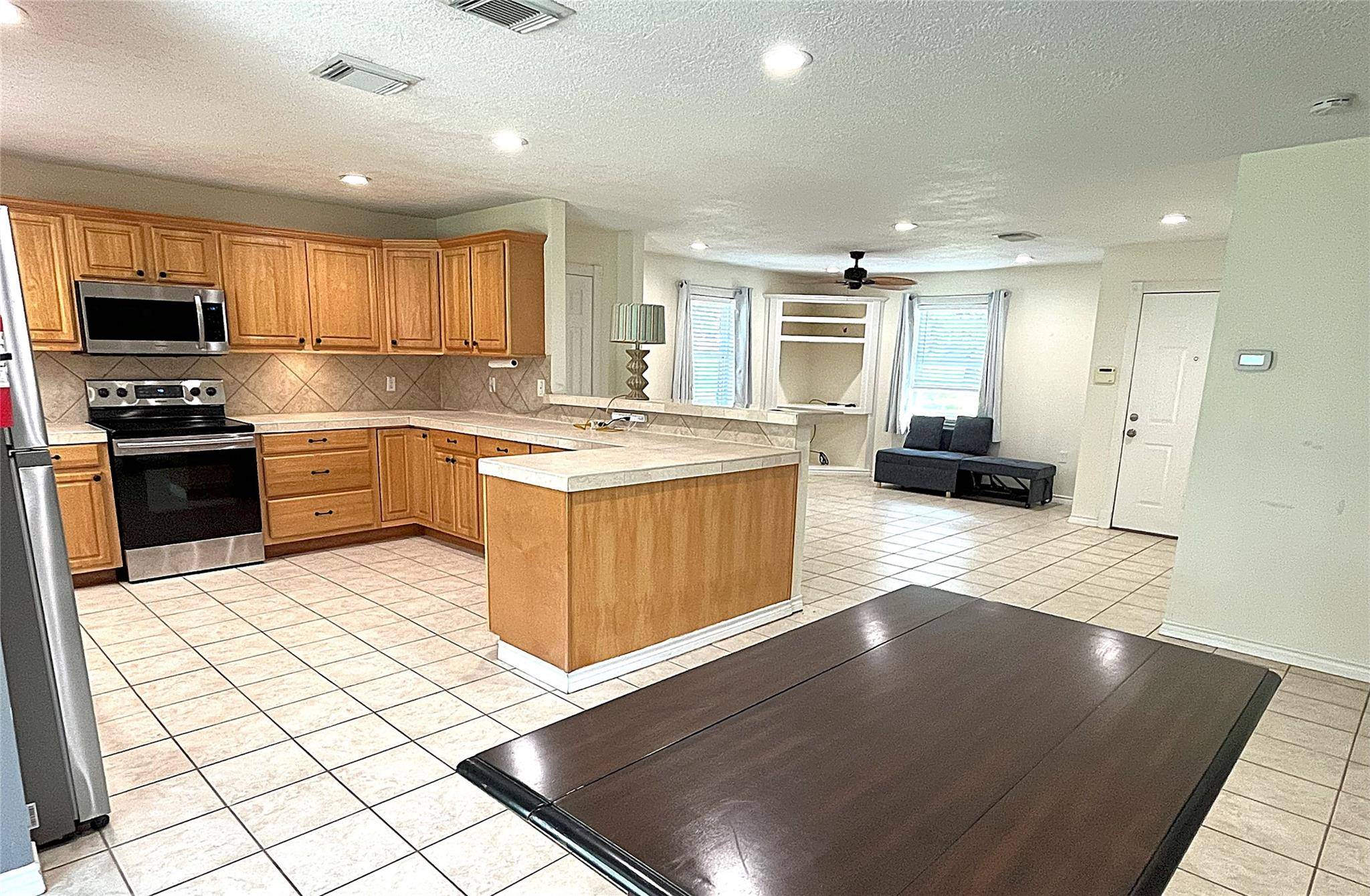 Somerville, TX 77879,895 Lakeview DR