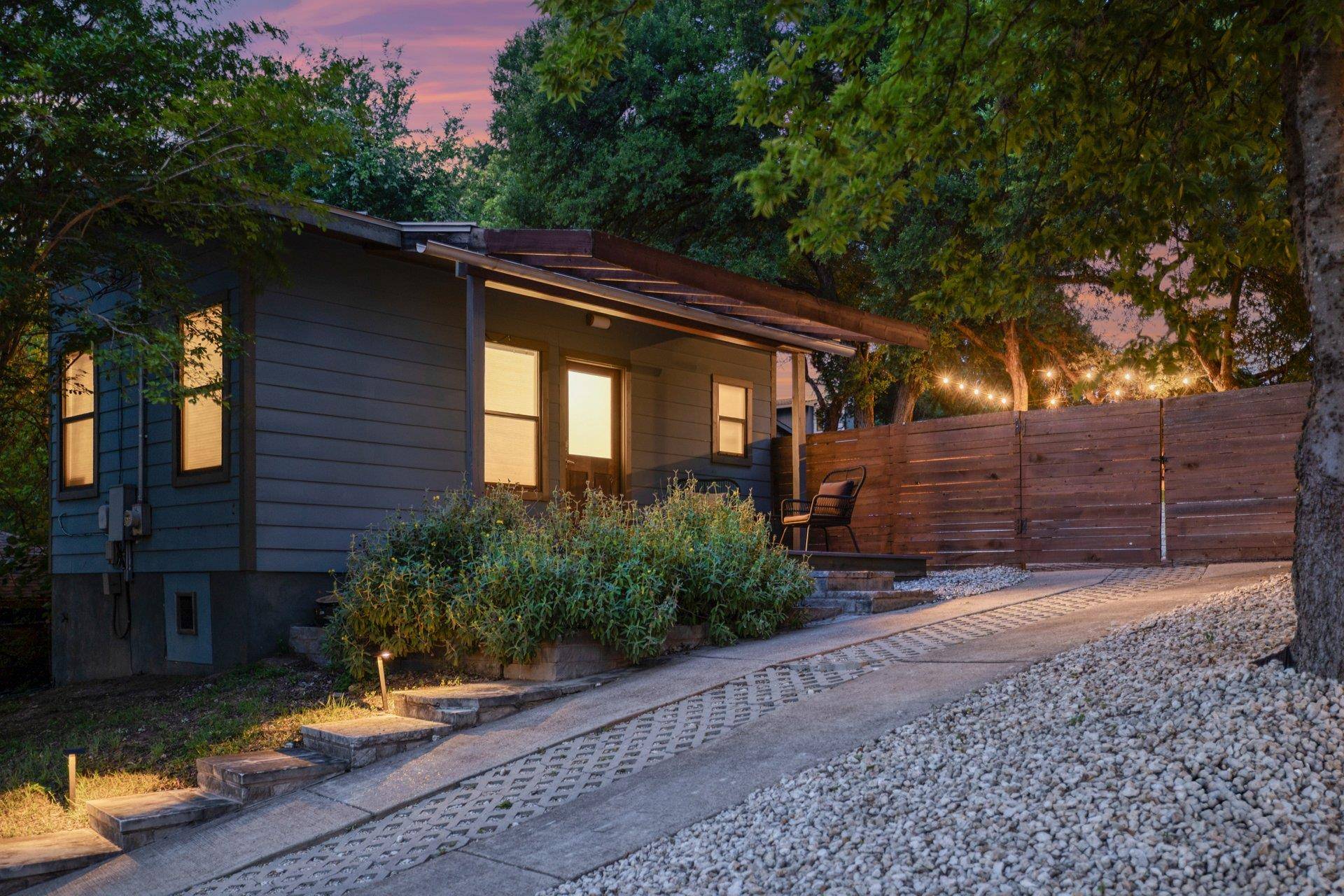 Austin, TX 78721,1305 Deloney ST