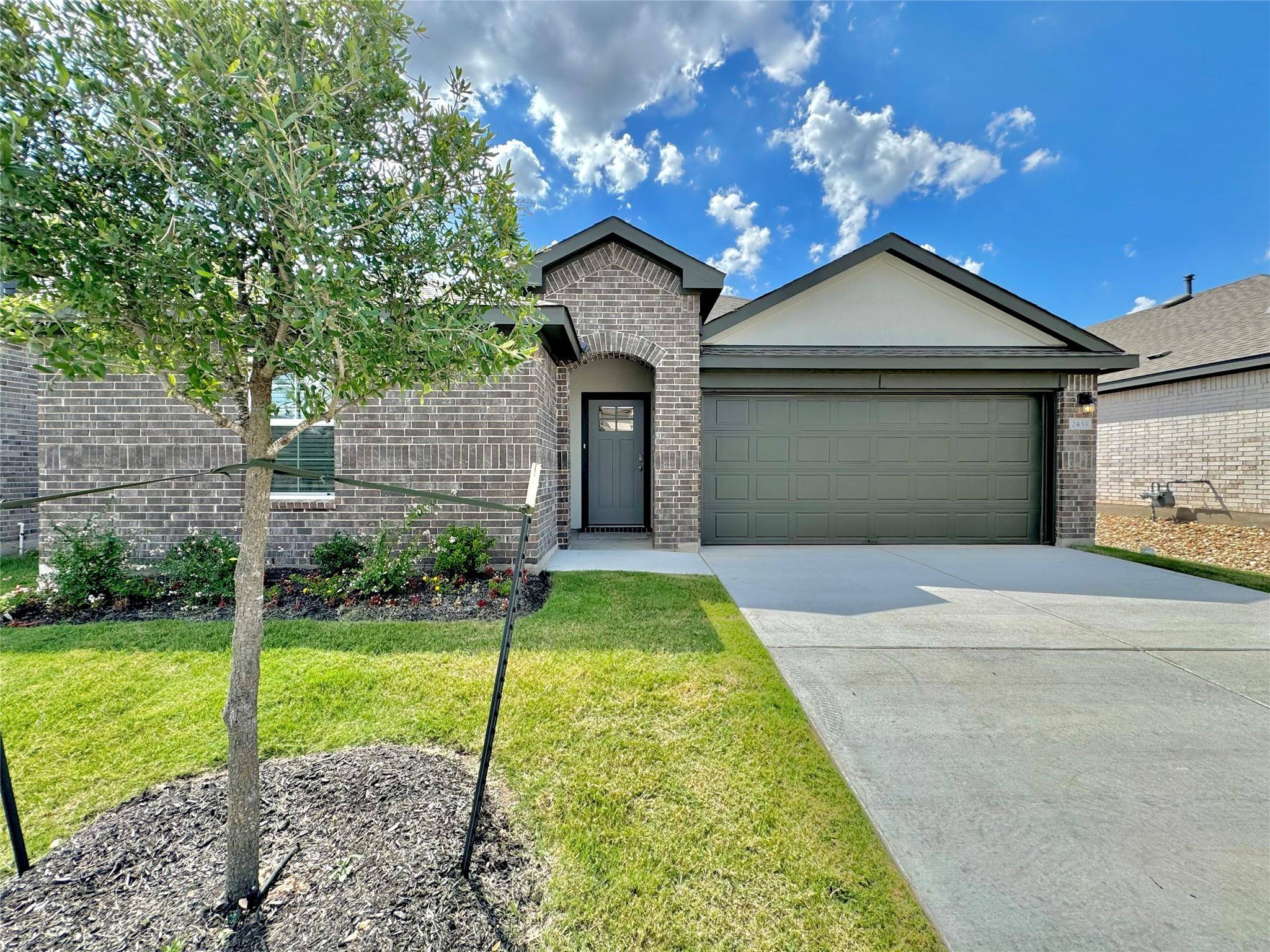 Leander, TX 78641,2433 Flank Skirt DR