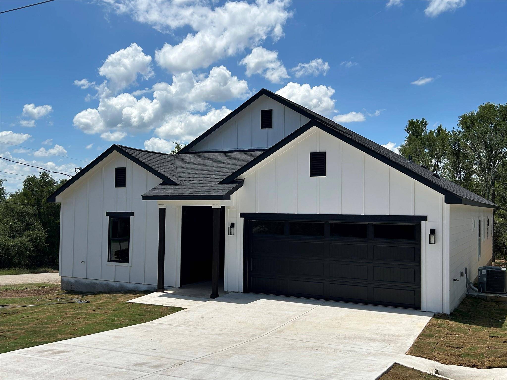 Bastrop, TX 78602,102 Halawa CT