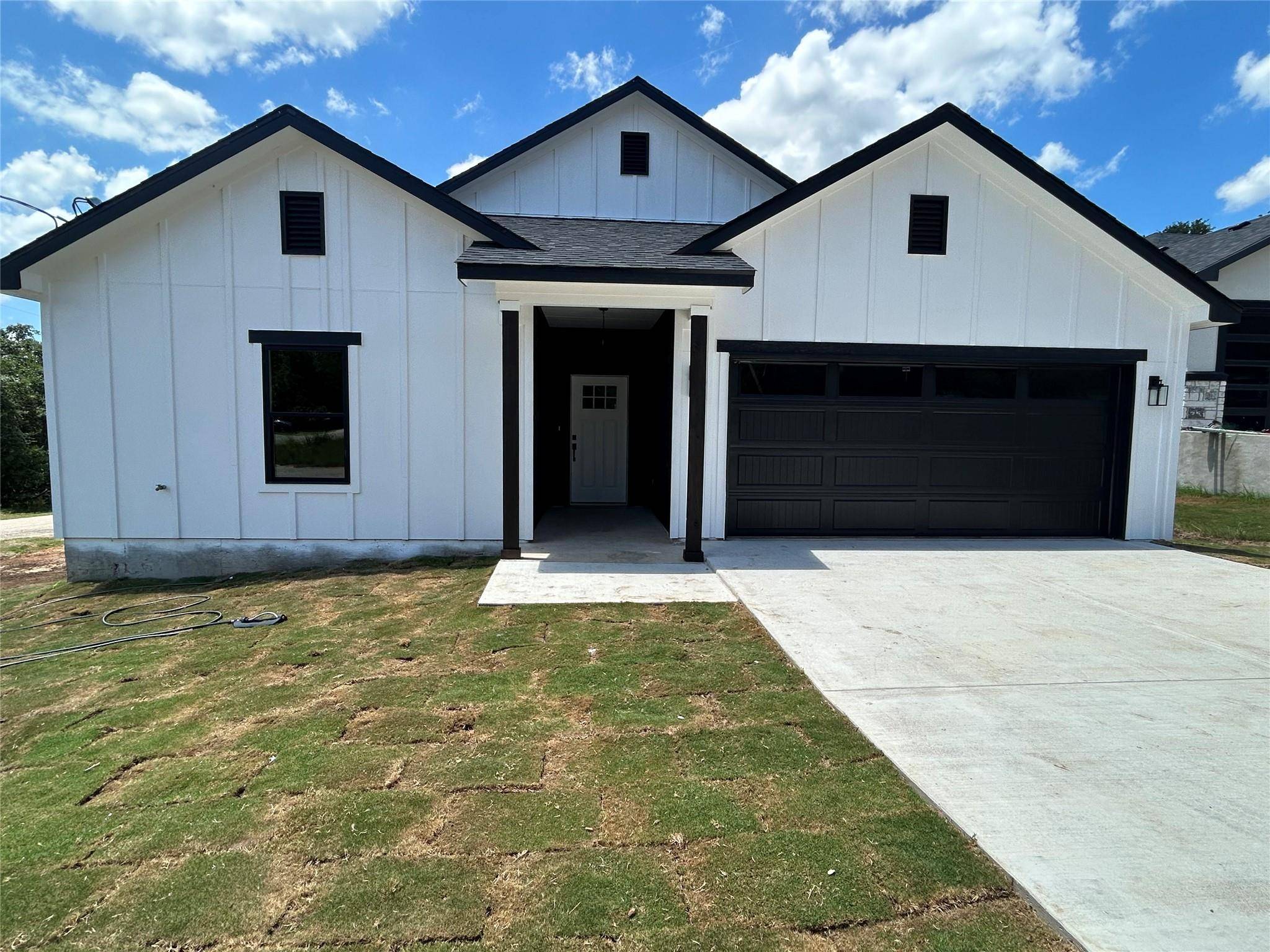 Bastrop, TX 78602,102 Halawa CT
