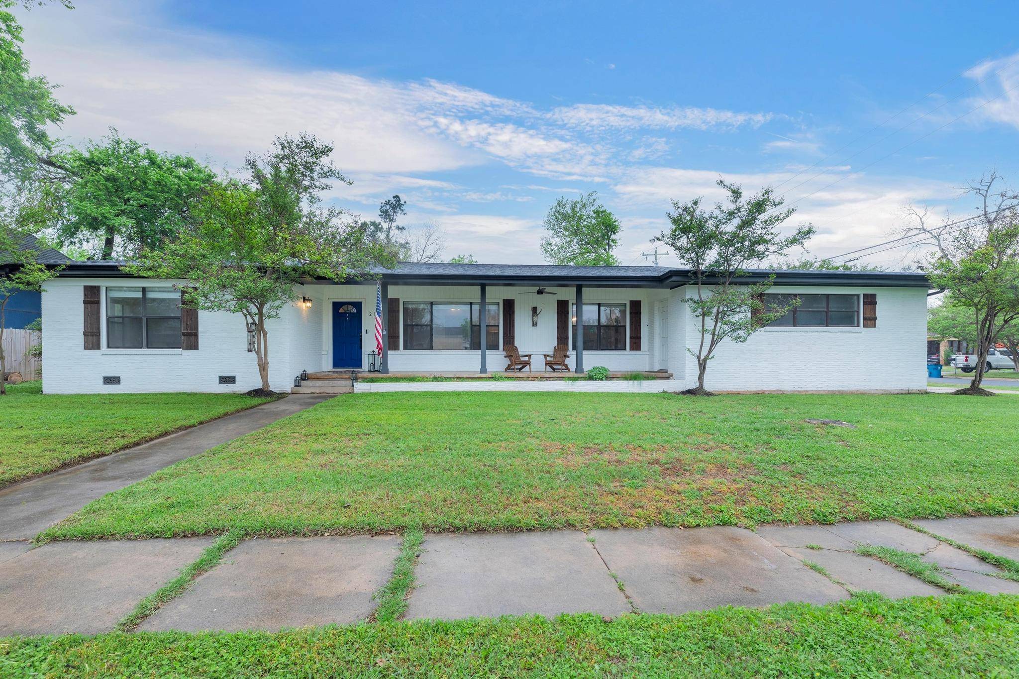 Elgin, TX 78621,214 N Avenue C