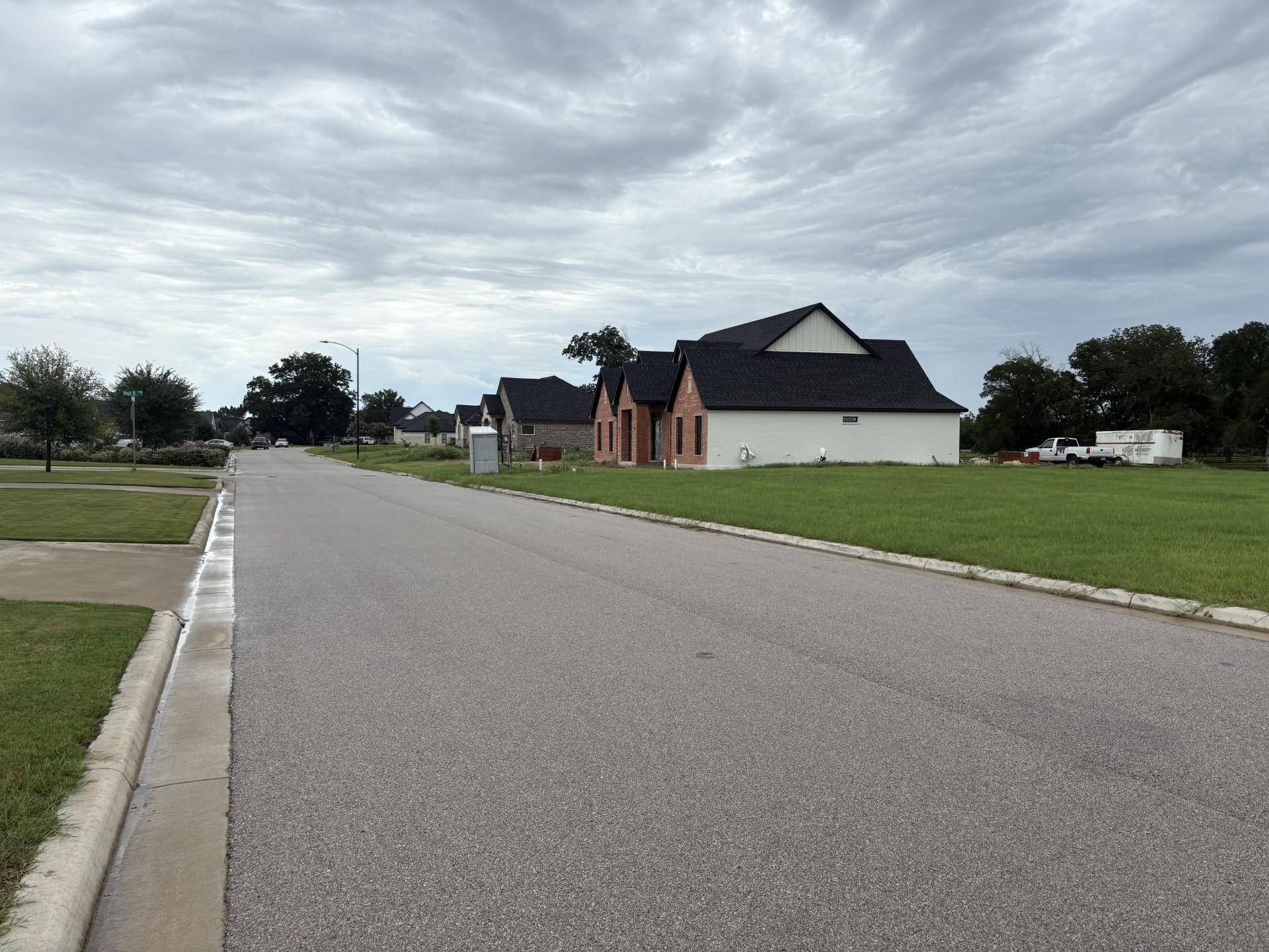Smithville, TX 78957,112 Gloria BLVD