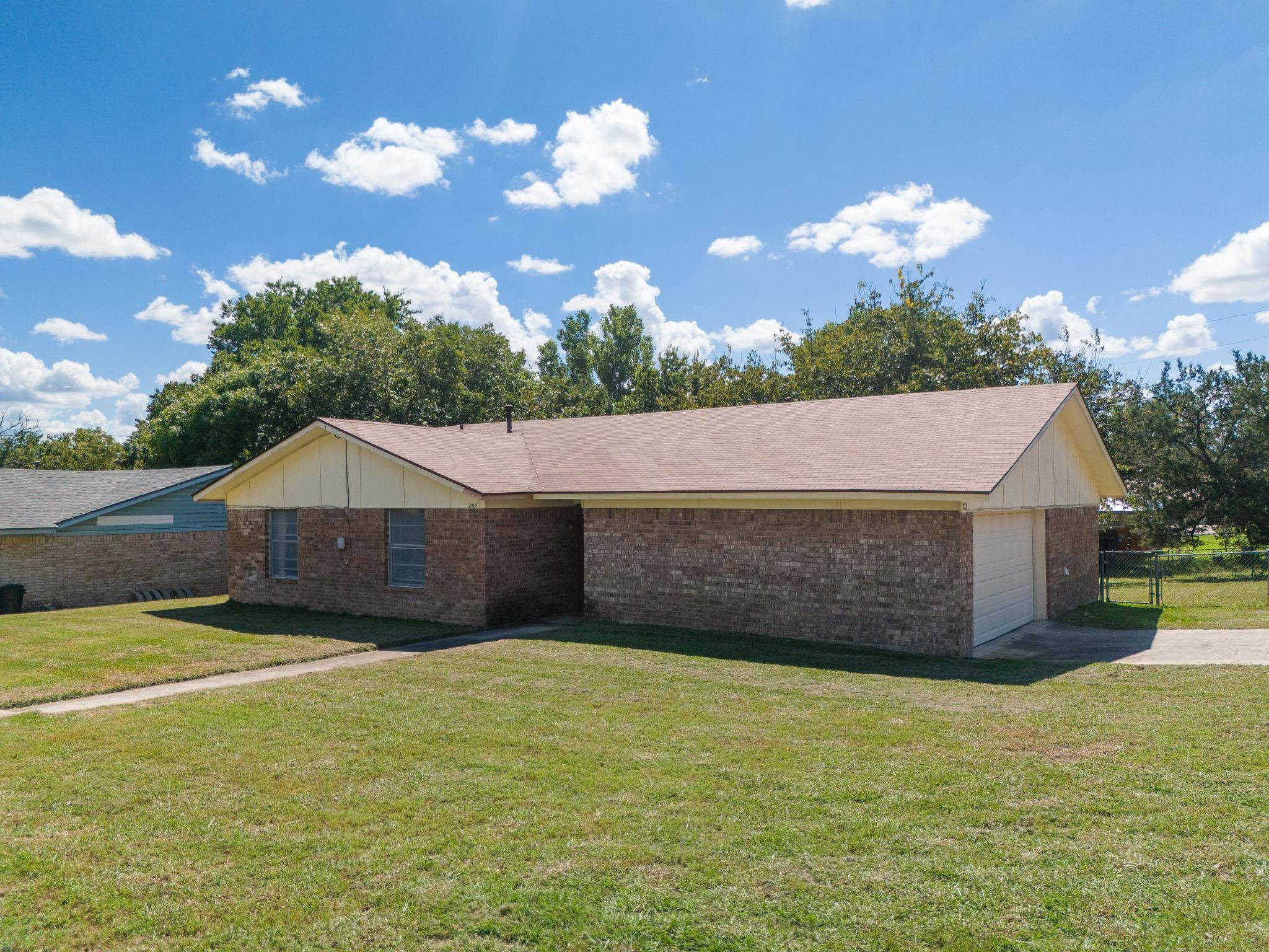 Lampasas, TX 76550,202 S Willis ST