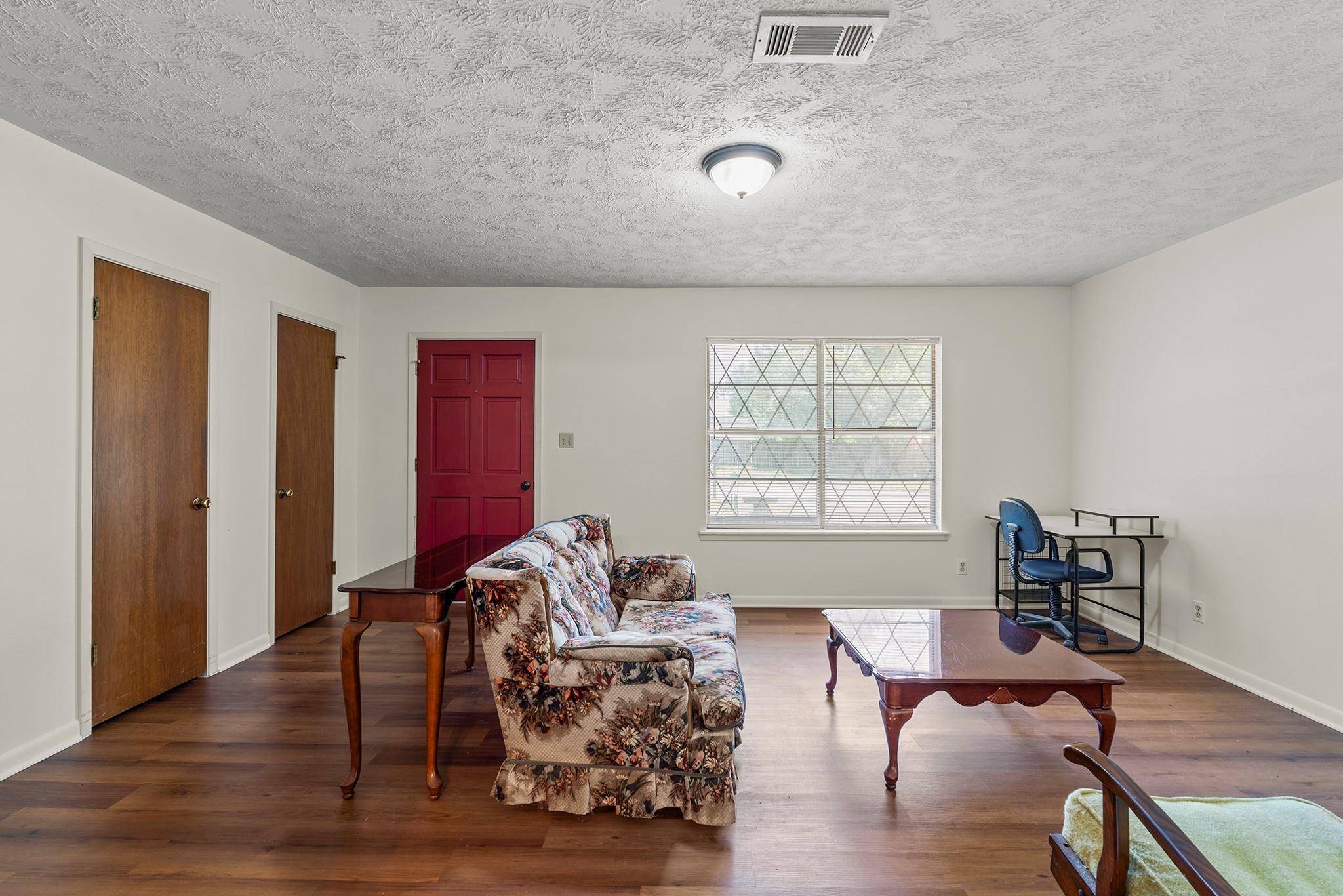 Rockdale, TX 76567,814 W BELL Ave