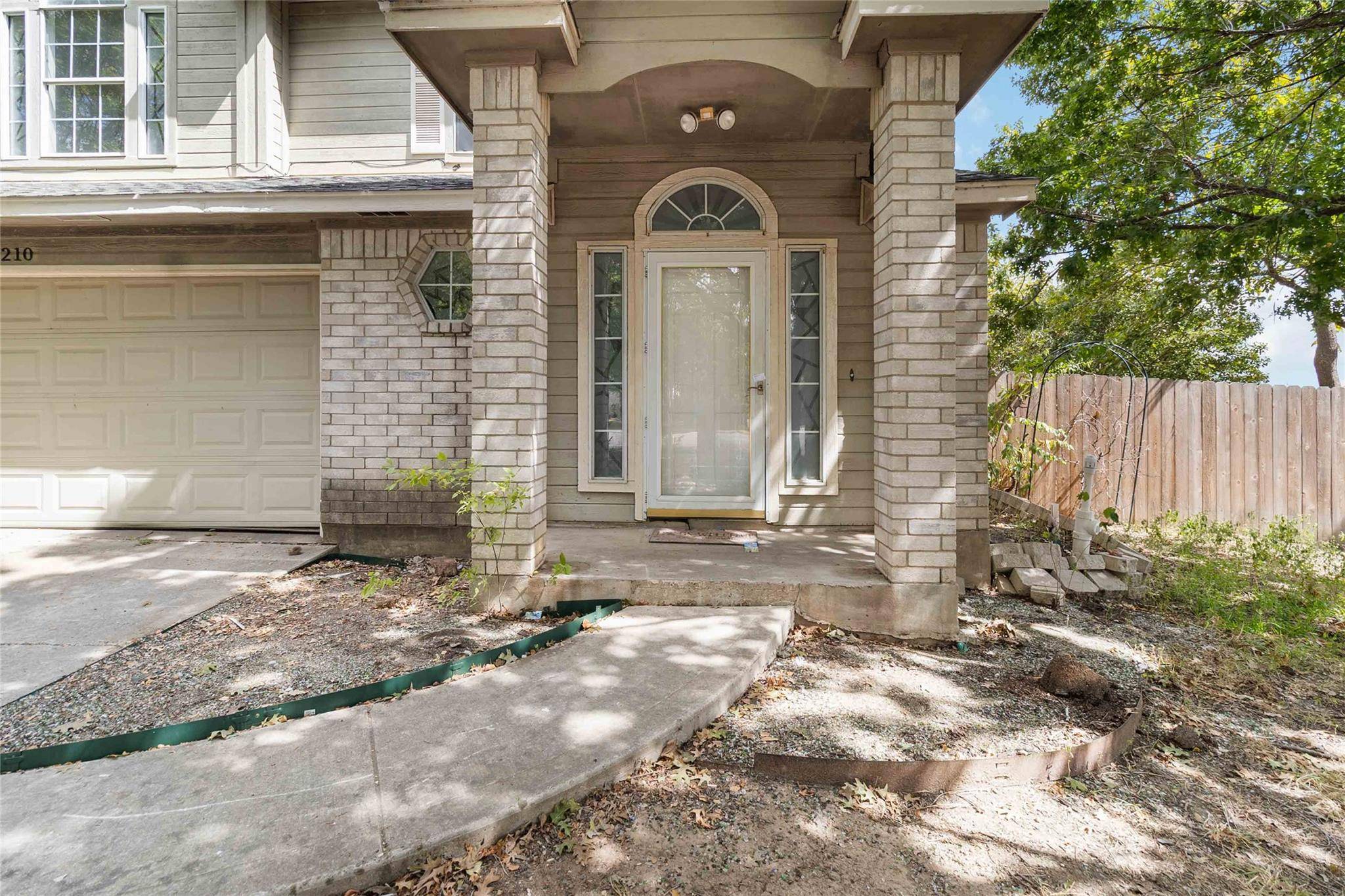 Buda, TX 78610,210 Briarstone DR