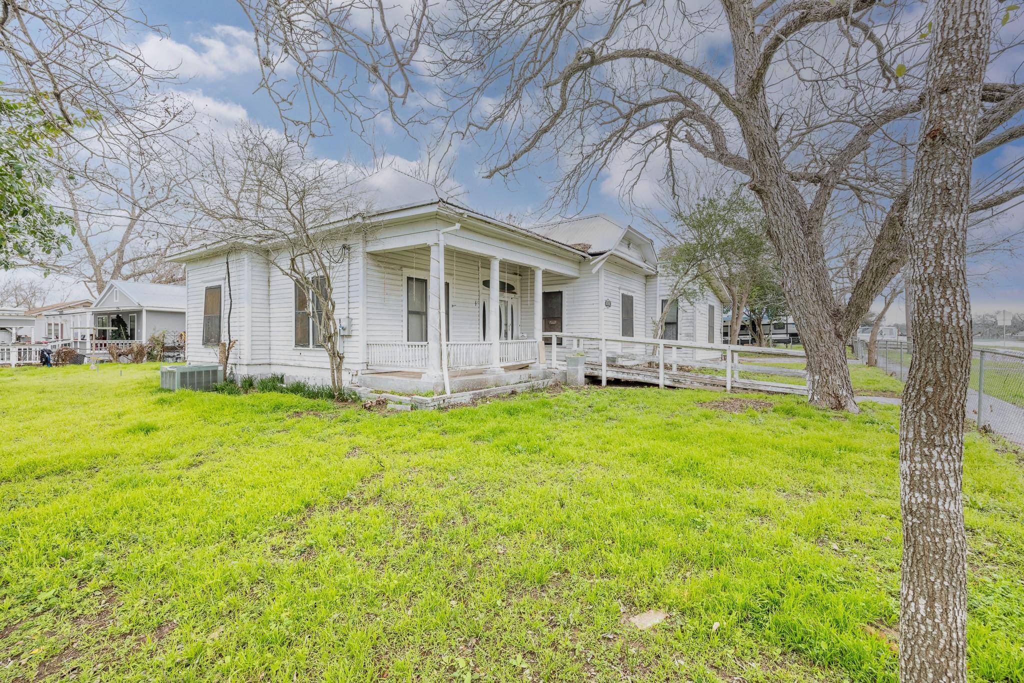 Gonzales, TX 78629,1003 Water ST