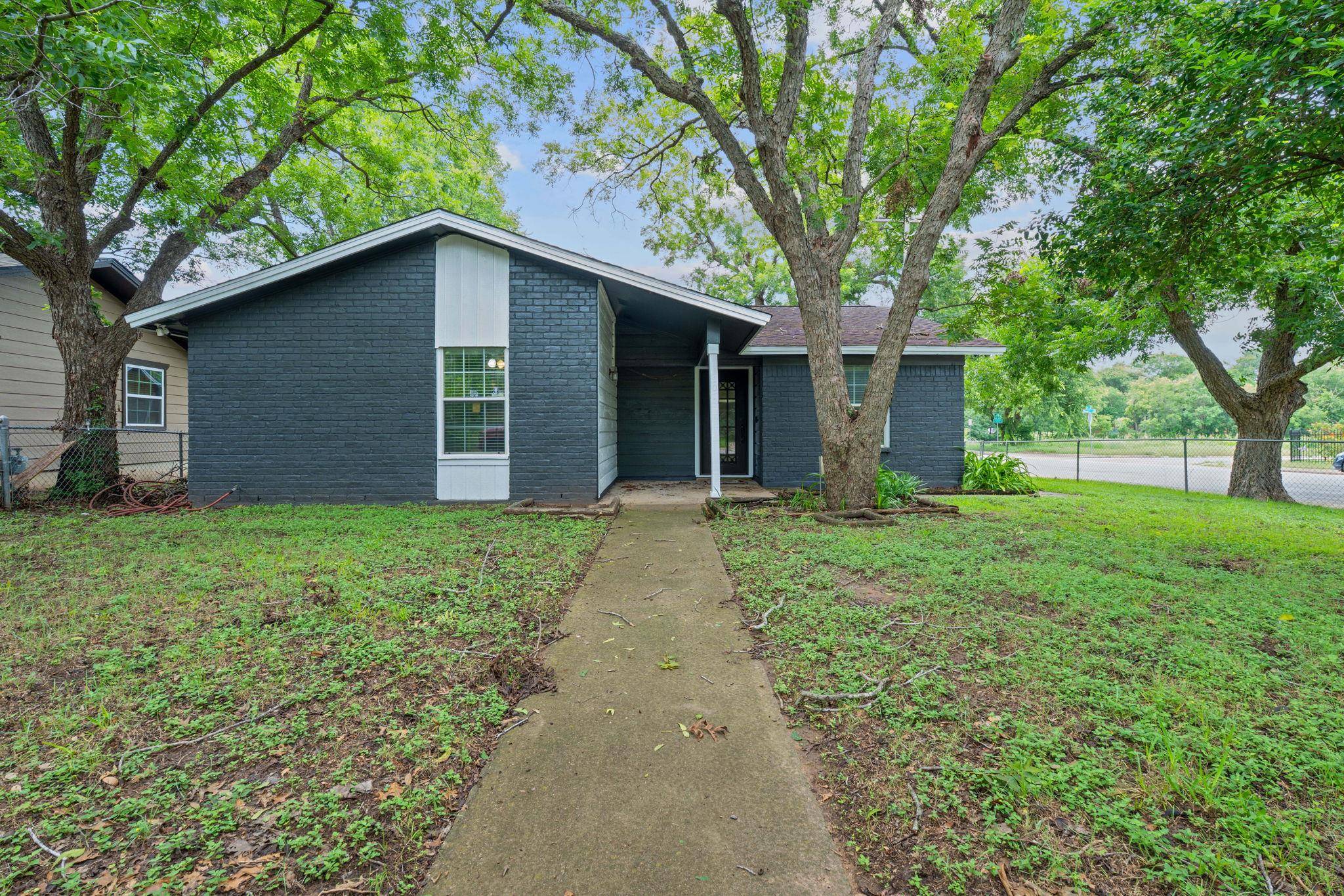 Austin, TX 78721,1101 Mahan DR