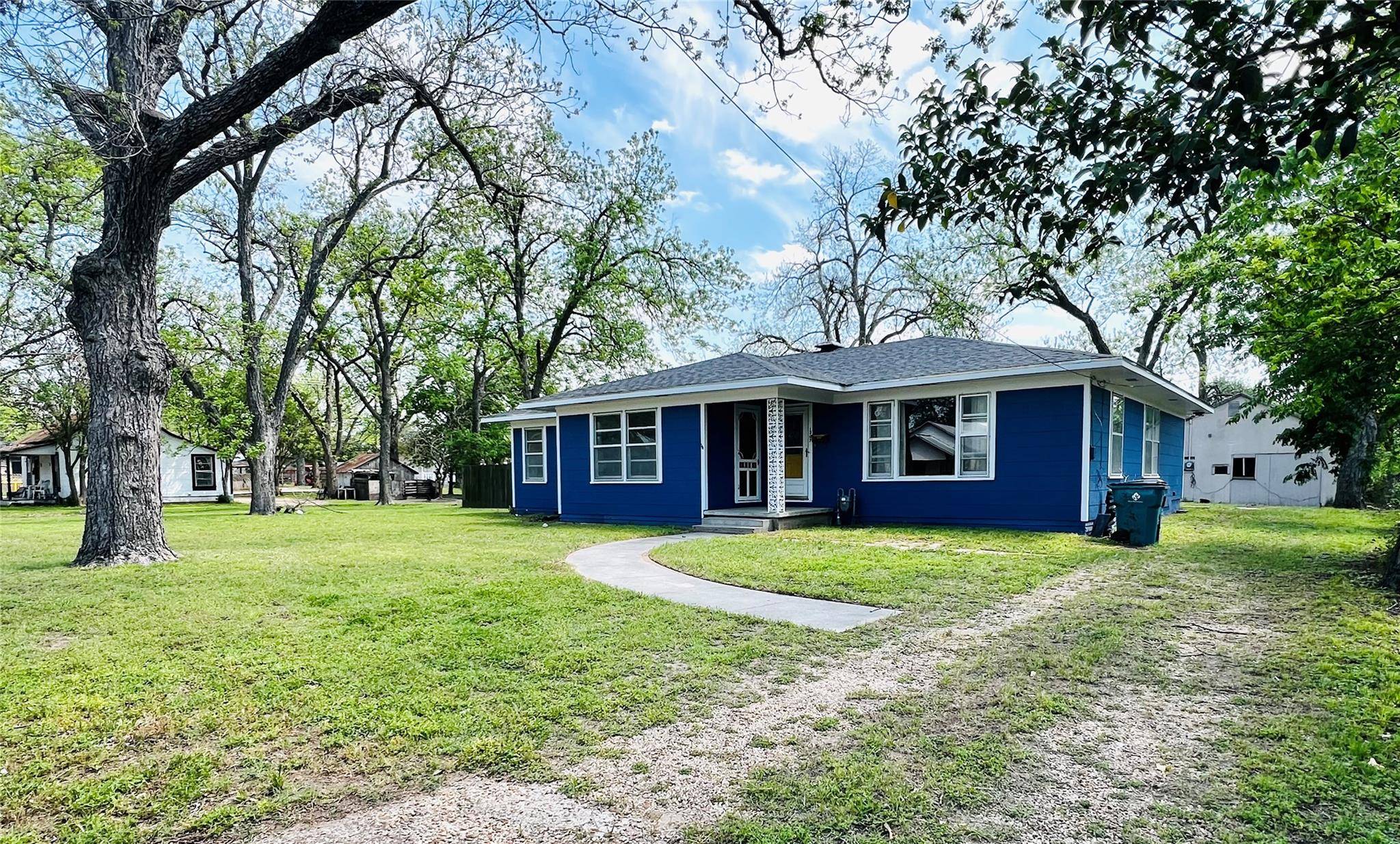 Cameron, TX 76520,1307 W Main ST