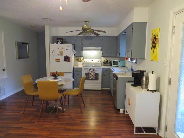Luling, TX 78648,106 Huff ST