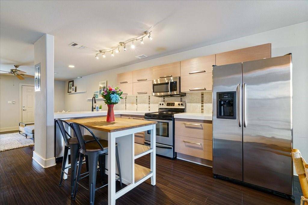 Austin, TX 78741,1101 Grove BLVD #203