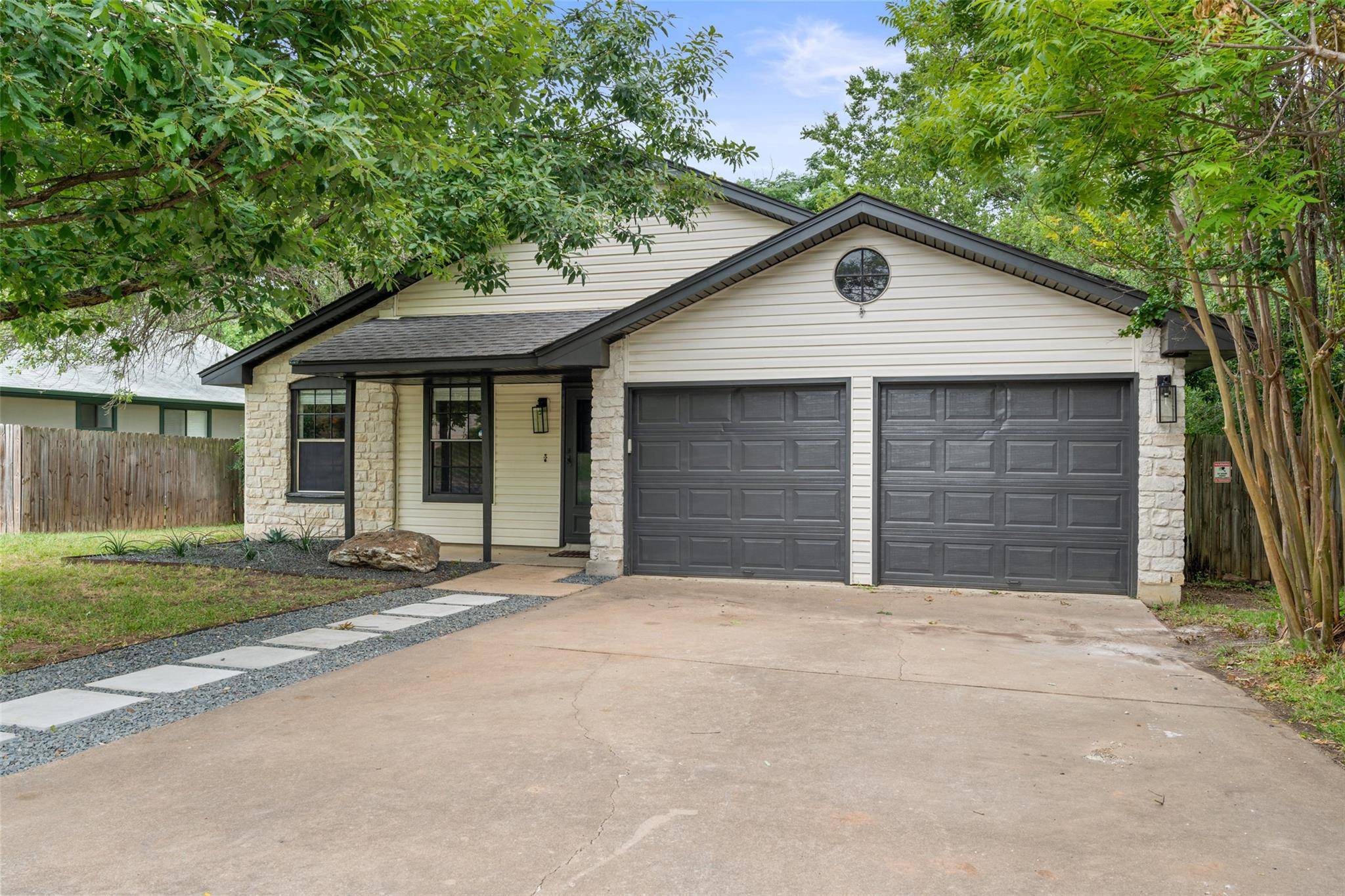 Austin, TX 78745,8400 Dixon DR